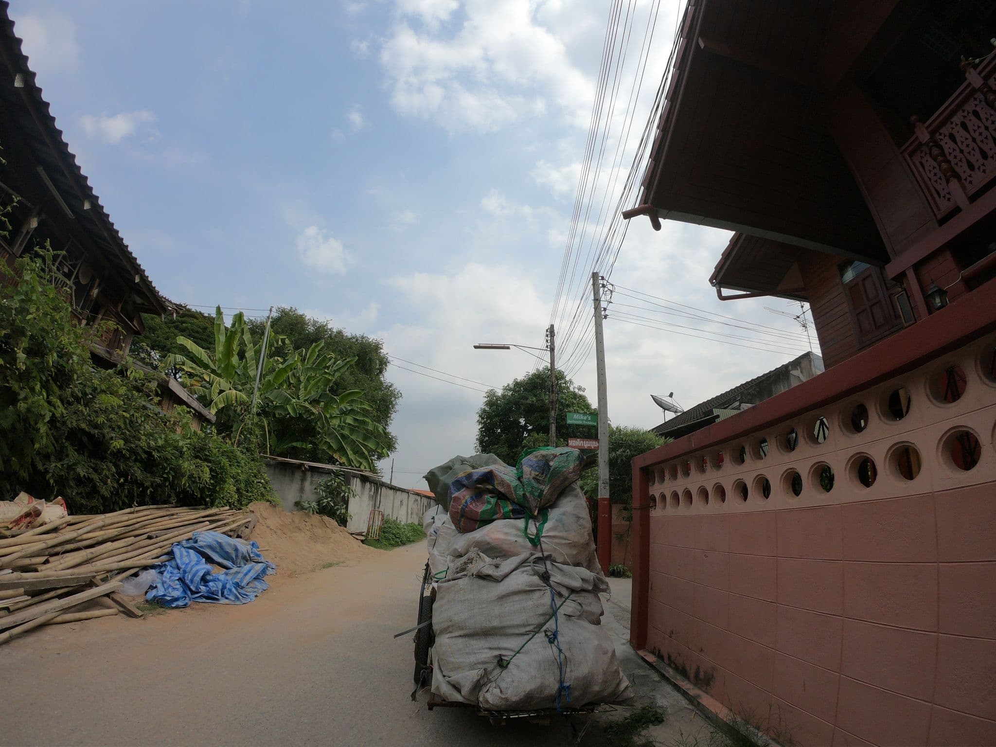 Street view near Baan Yai Phun, Chiang Mai