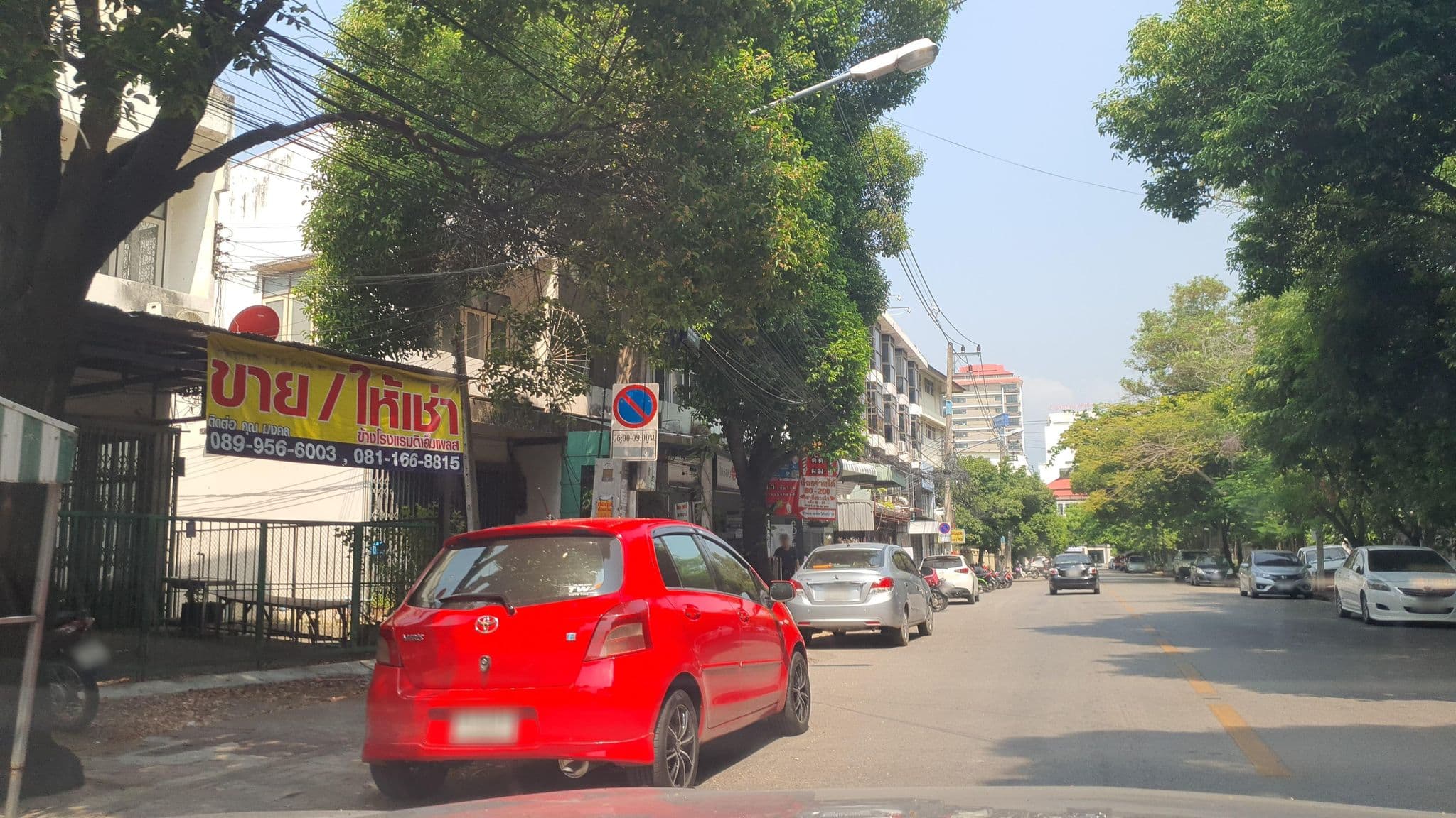 Street view near Empress Premier Hotel Chiang Mai, Chiang Mai — © jrcarlsen (CC BY-SA · Mapillary)