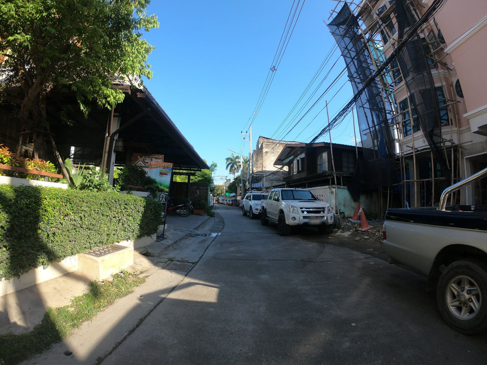 Street view near chez nous, Chiang Mai — © chanuwath_grab (CC BY-SA · Mapillary)