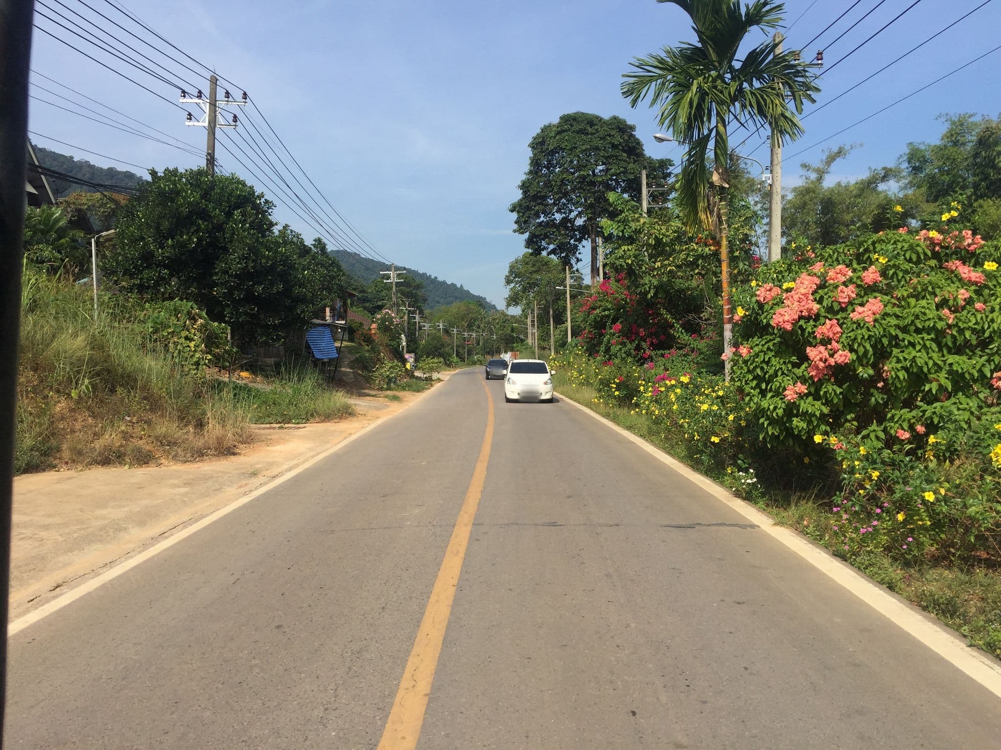 Street view near Kohchang FuengFah, Laem Ngop — © eme (CC BY-SA · Mapillary)