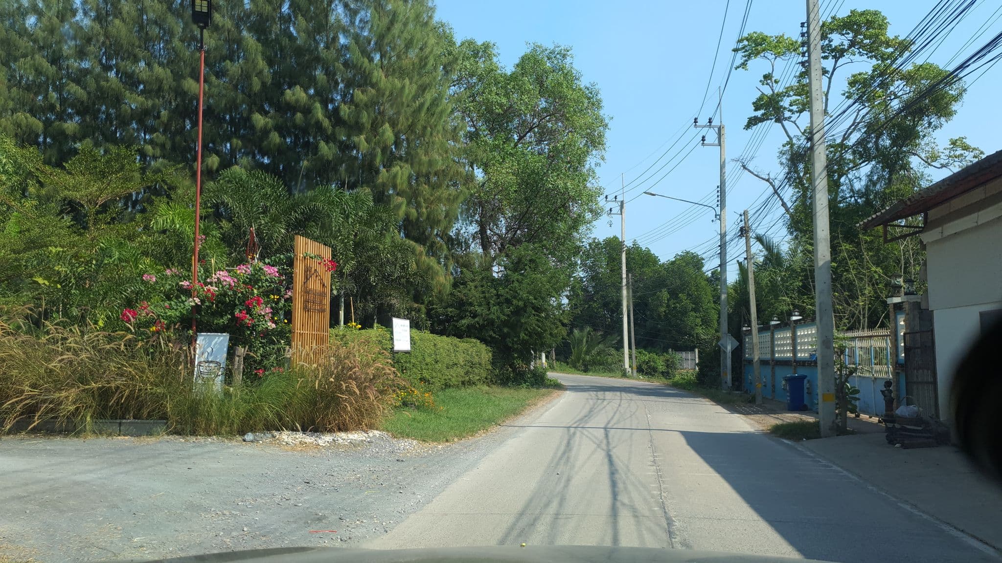 Street view near The Meeting Baanbo, Samut Sakhon — © jrcarlsen (CC BY-SA · Mapillary)
