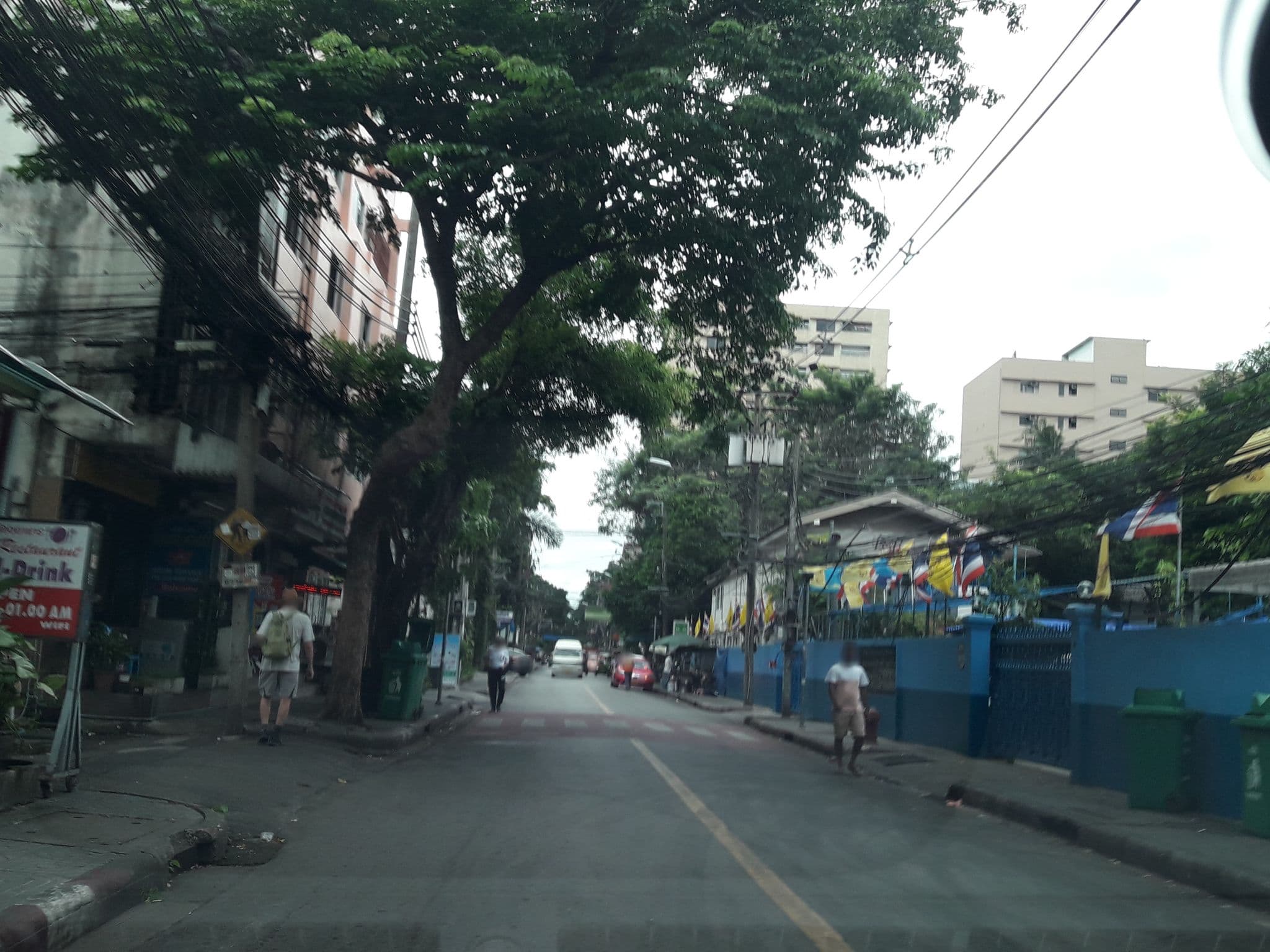 Street view near NK Guest House, Makkasan