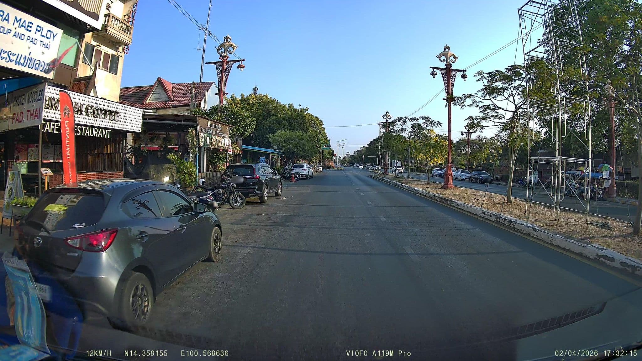 Street view near Zleepinezz Hostel, Phra Nakhon Si Ayutthaya