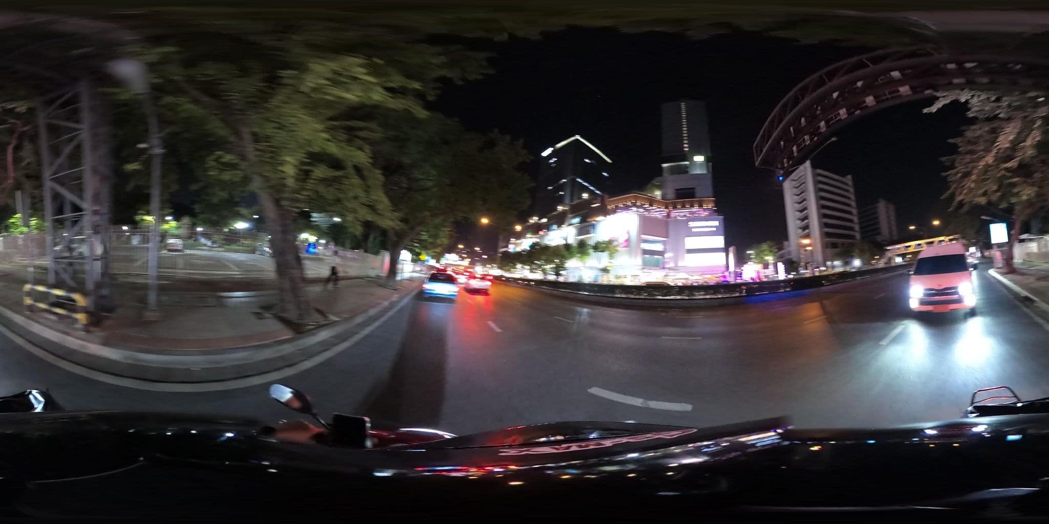 Street view near Everyday Bangkok Hostel, Bang Rak
