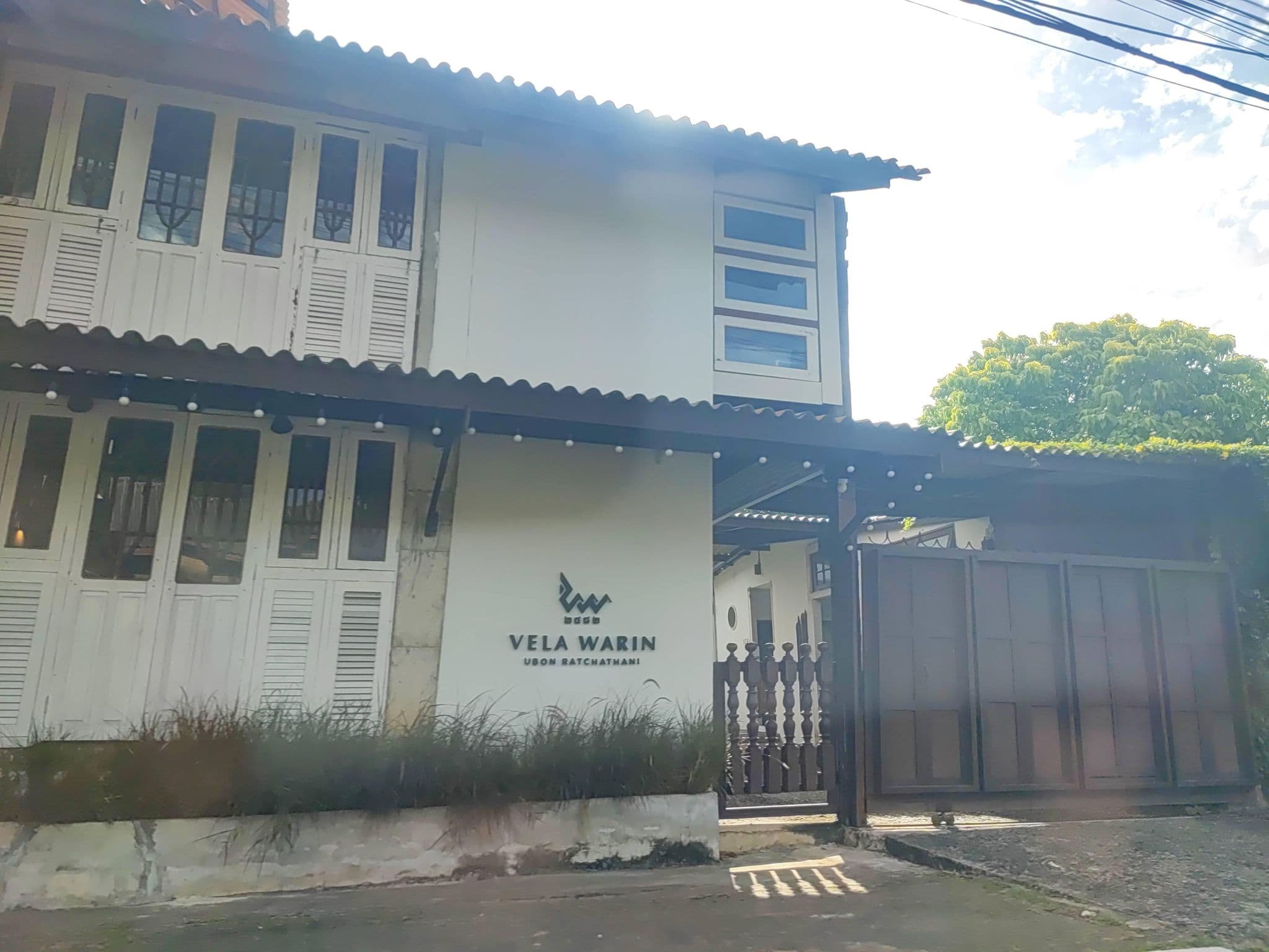 Street view near VELAWARIN HOTEL, Warin Chamrap — © ThailandCambodia (CC BY-SA · Mapillary)