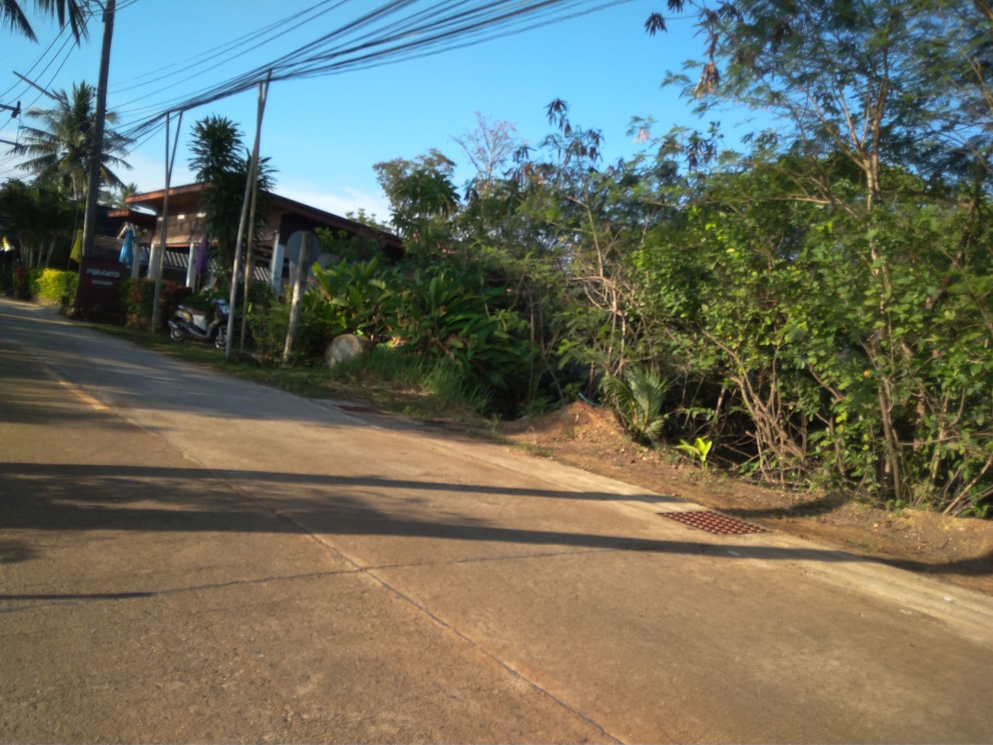 Street view near Pyramid Bungalow, Ban Phru Nai — © mapfool (CC BY-SA · Mapillary)