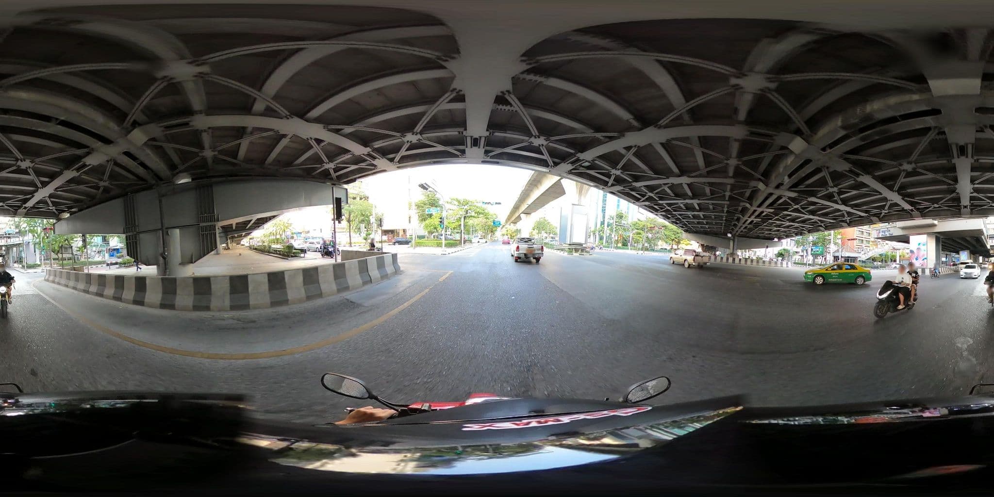 Street view near Hotel Thomas, Ratchathewi — © NatchaponJ (CC BY-SA · Mapillary)
