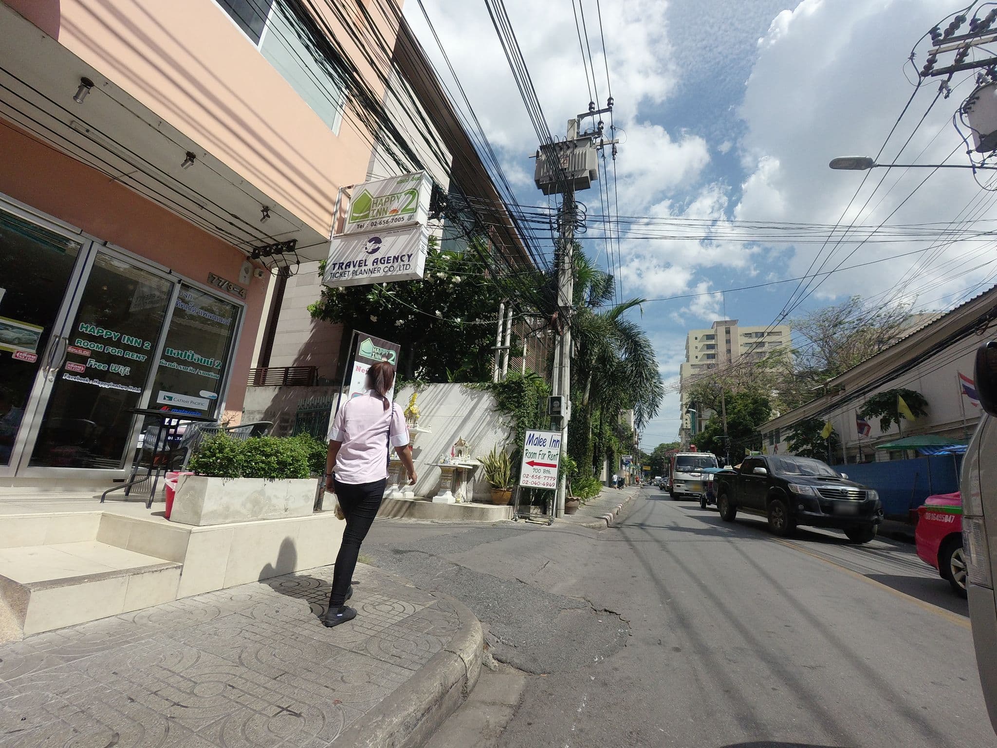 Street view near NK Guesthouse (II), Makkasan