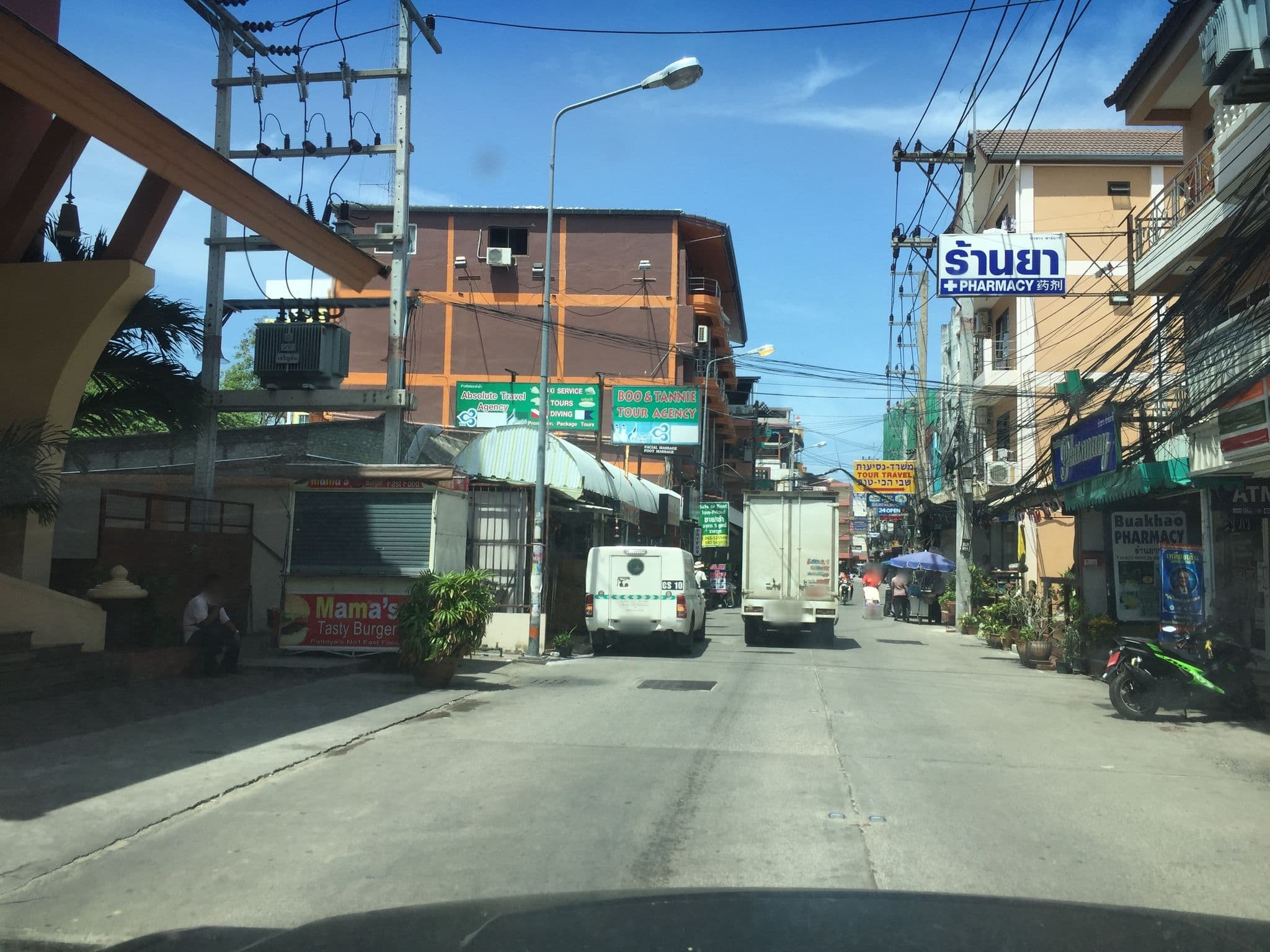 Street view near Ruangsette Room, Pattaya — © kyoko (CC BY-SA · Mapillary)