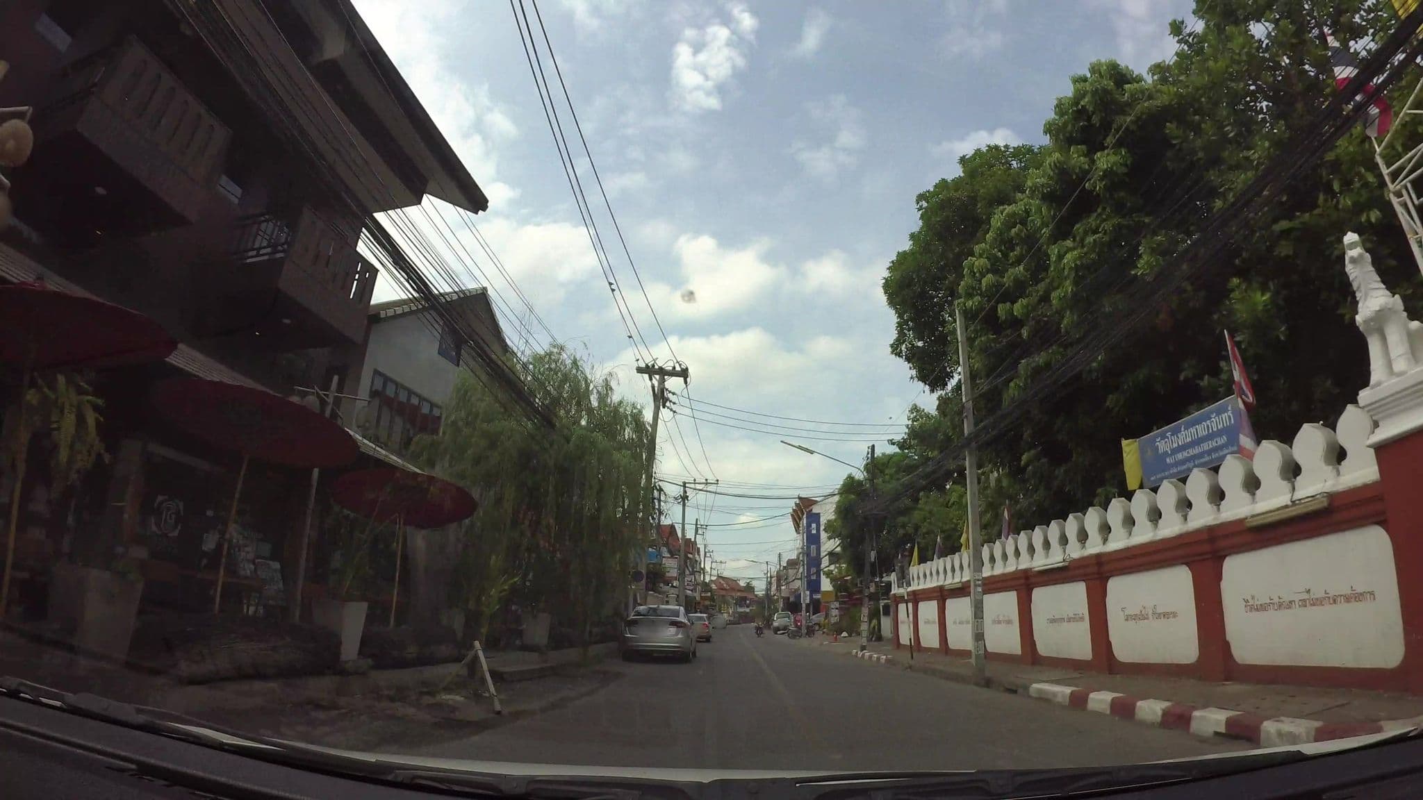 Street view near Arun Rawee Hotel, Chiang Mai — © kaart_3 (CC BY-SA · Mapillary)