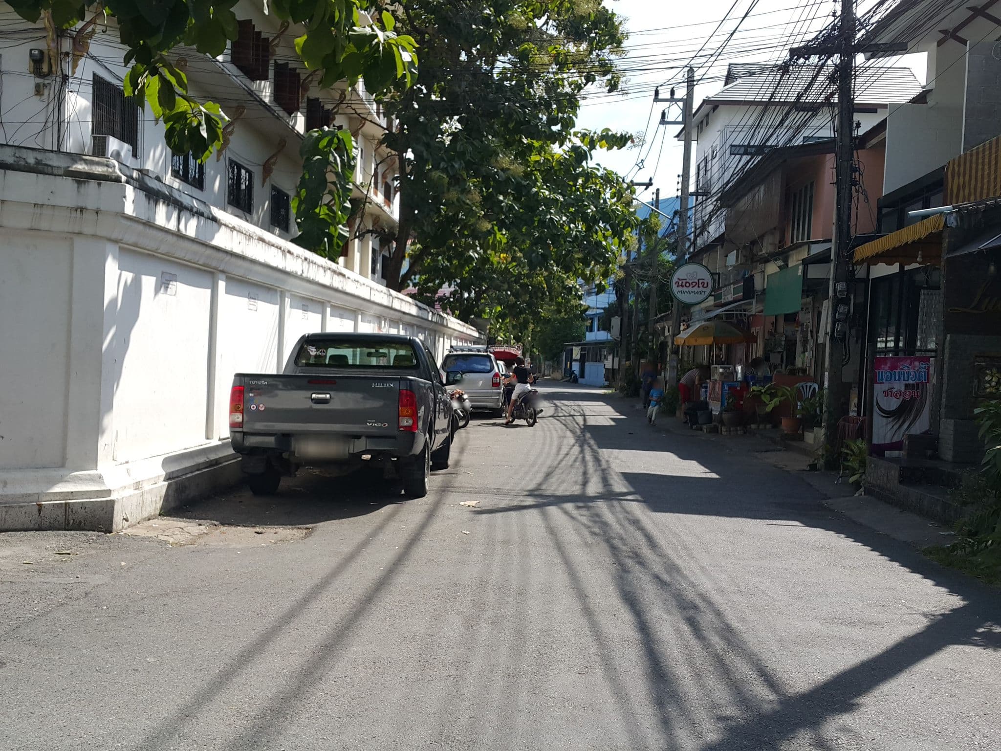 Street view near Lee Chiang Hotel, Chiang Mai