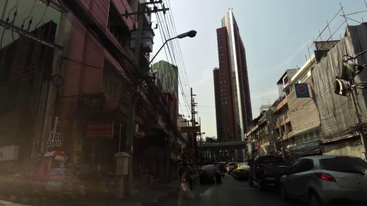 Street view near Goose Living, Khlong Toei — © toffy (CC BY-SA · Mapillary)