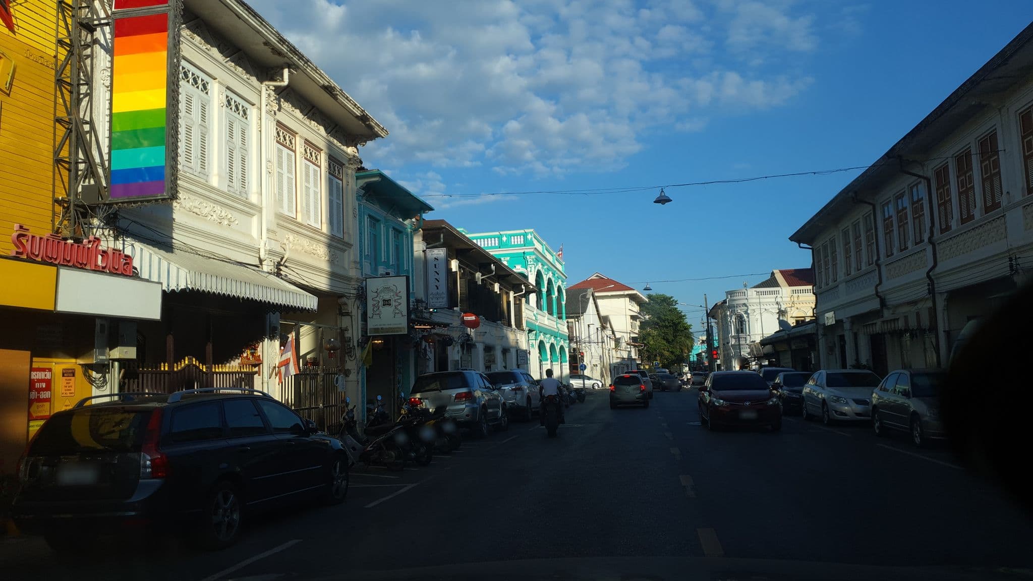 Street view near Sunny Hostel, Ban Talat Nua — © jrcarlsen (CC BY-SA · Mapillary)
