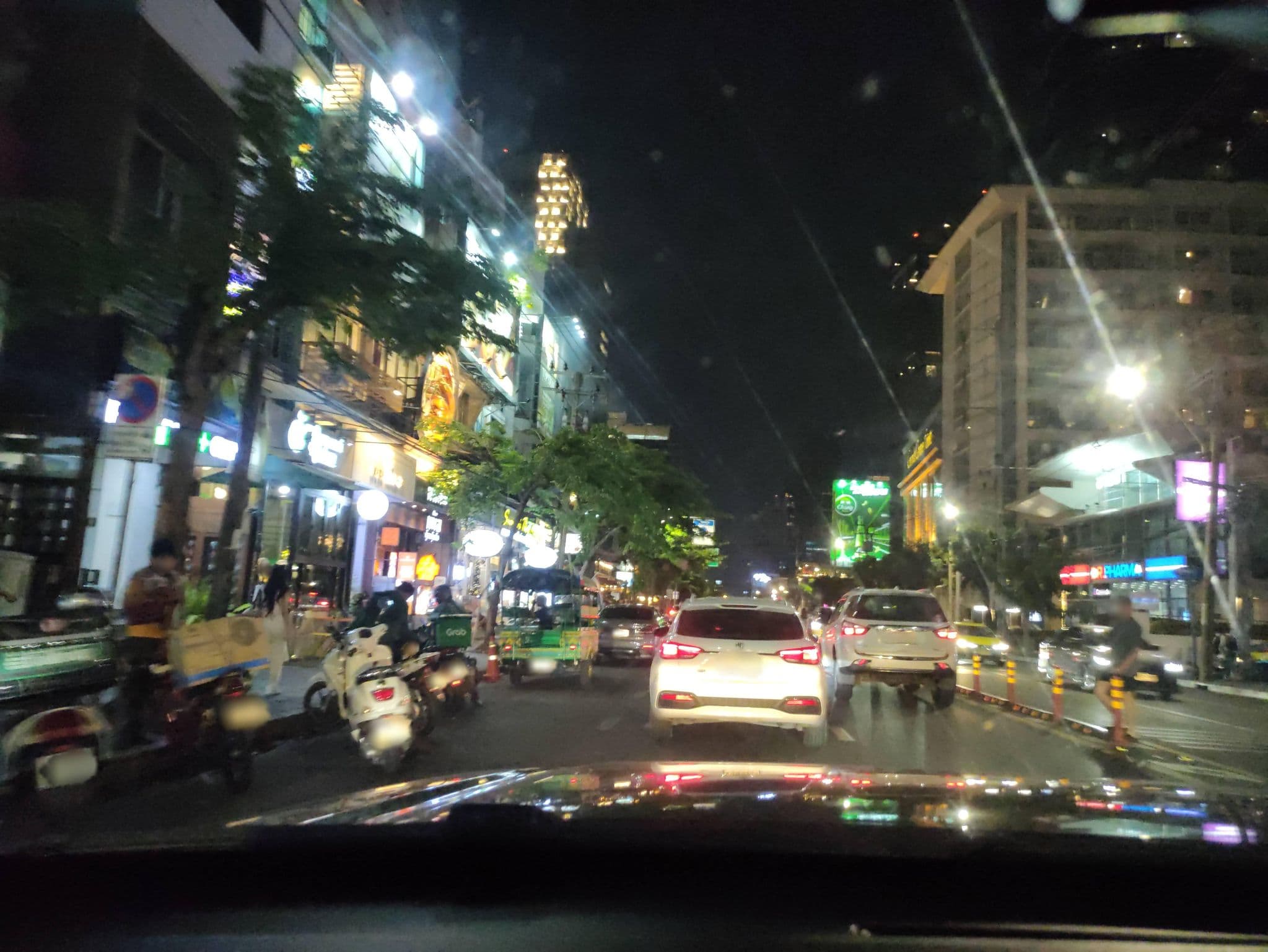Street view near MUU Bangkok, Small Luxury Hotels of the World, Watthana