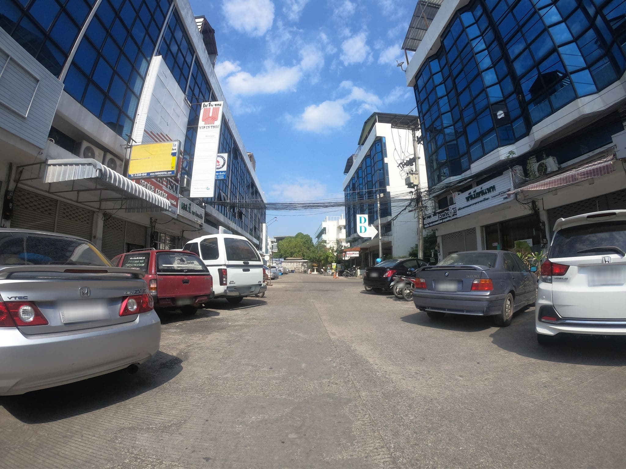 Street view near lita guesthouse, Chiang Mai — © chanuwath_grab (CC BY-SA · Mapillary)