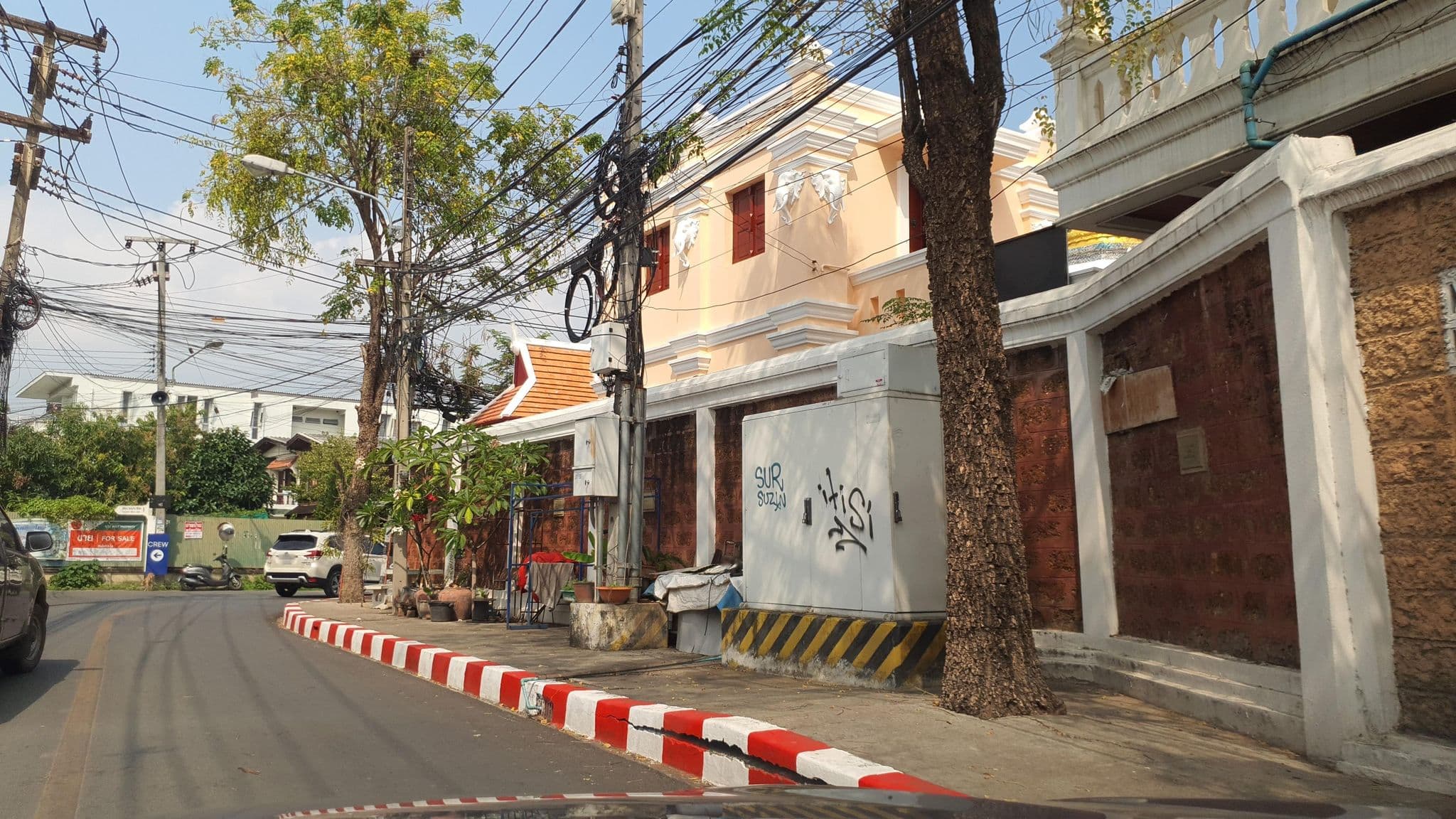 Street view near Like Home, Chiang Mai — © jrcarlsen (CC BY-SA · Mapillary)