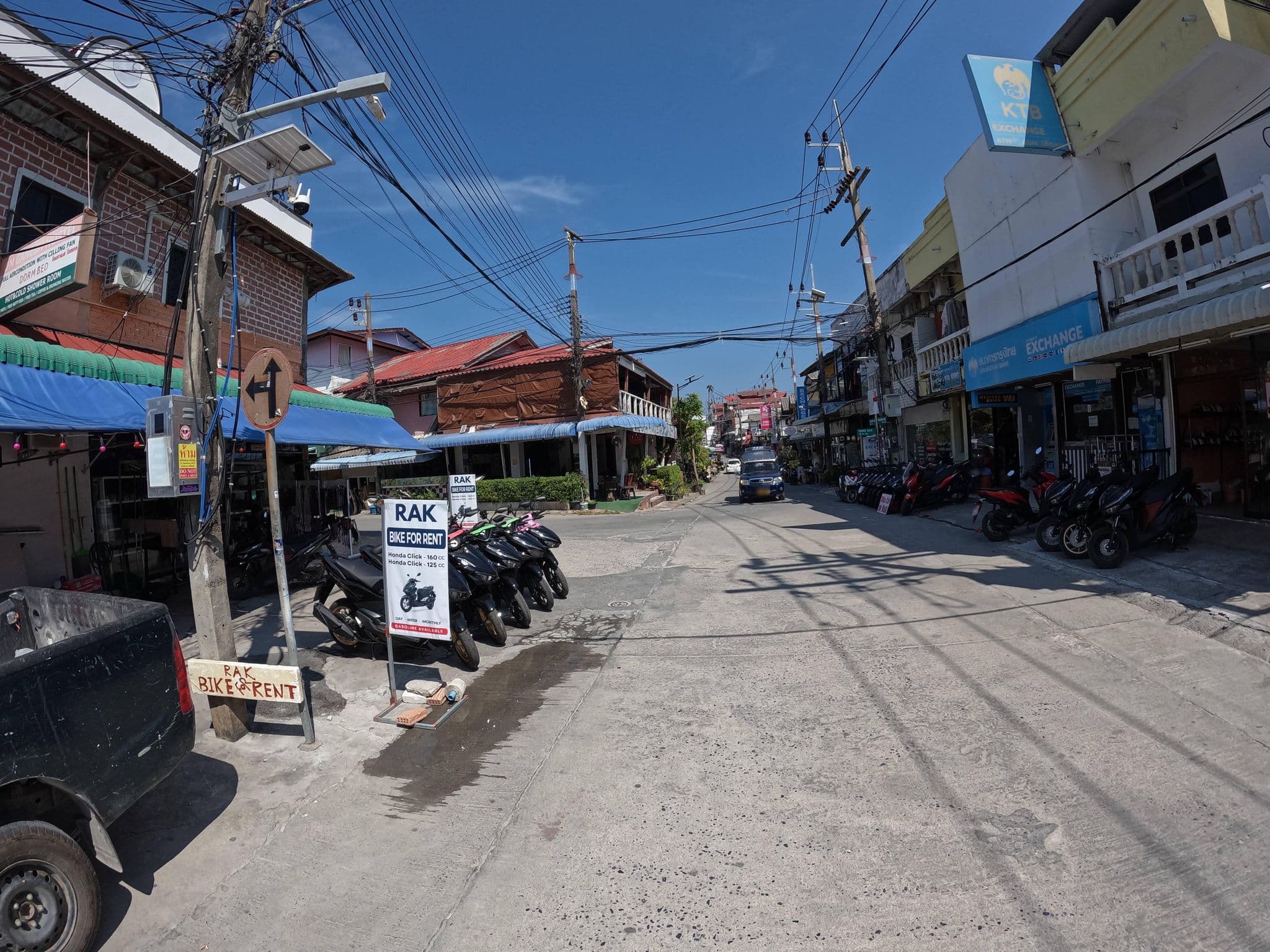 Street view near Neighbor Hostel, Ko Pha Ngan