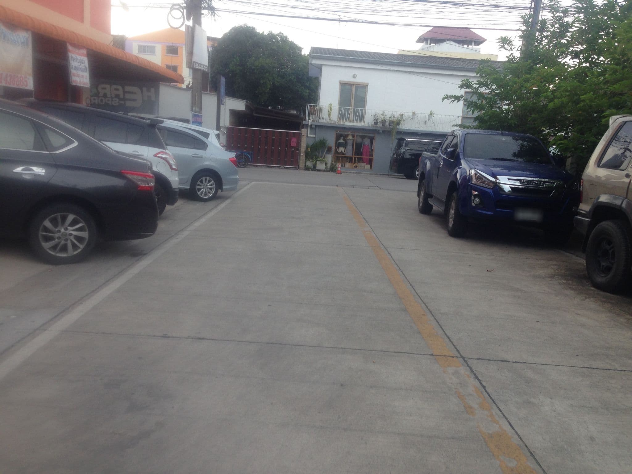 Street view near the stay bangsaen, Ban Ang Sila — © warawut (CC BY-SA · Mapillary)