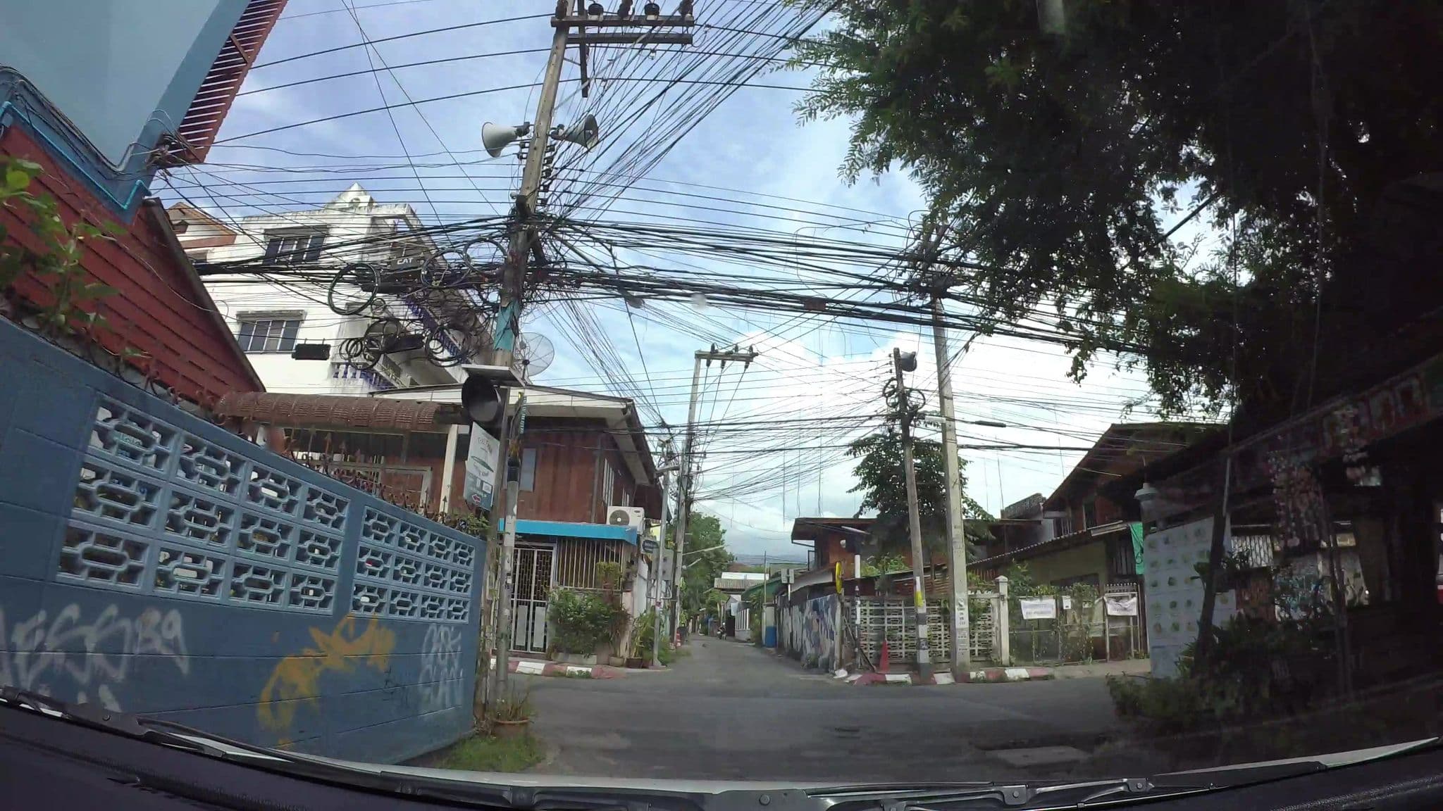 Street view near Give Me 5 Hostel, Chiang Mai — © kaart_3 (CC BY-SA · Mapillary)