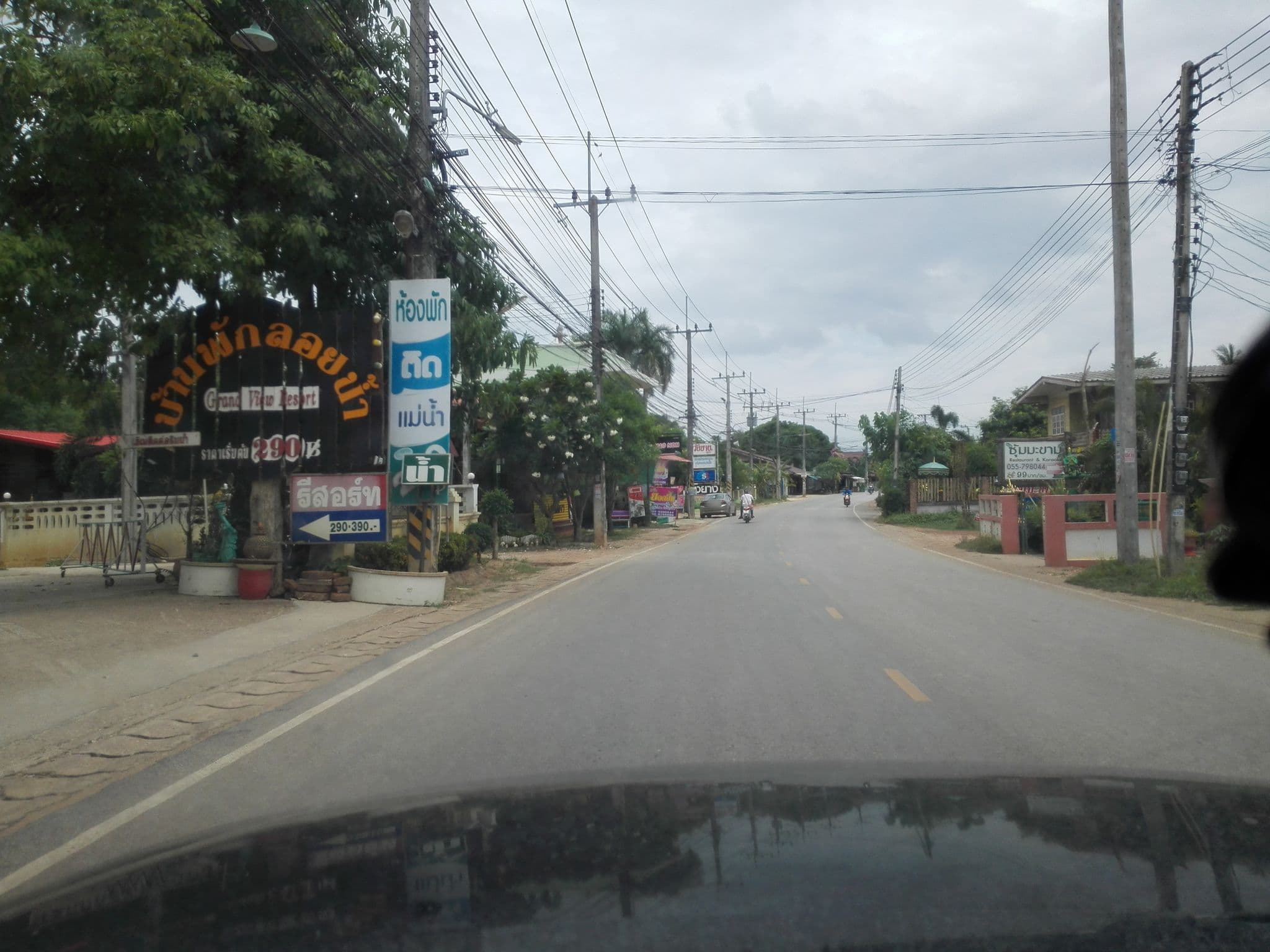 Street view near J2 Hotel, Kamphaeng Phet — © kaanpakpum (CC BY-SA · Mapillary)
