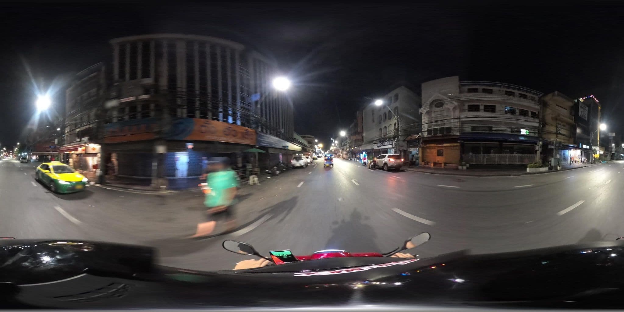 Street view near Groundhouse, Phra Nakhon
