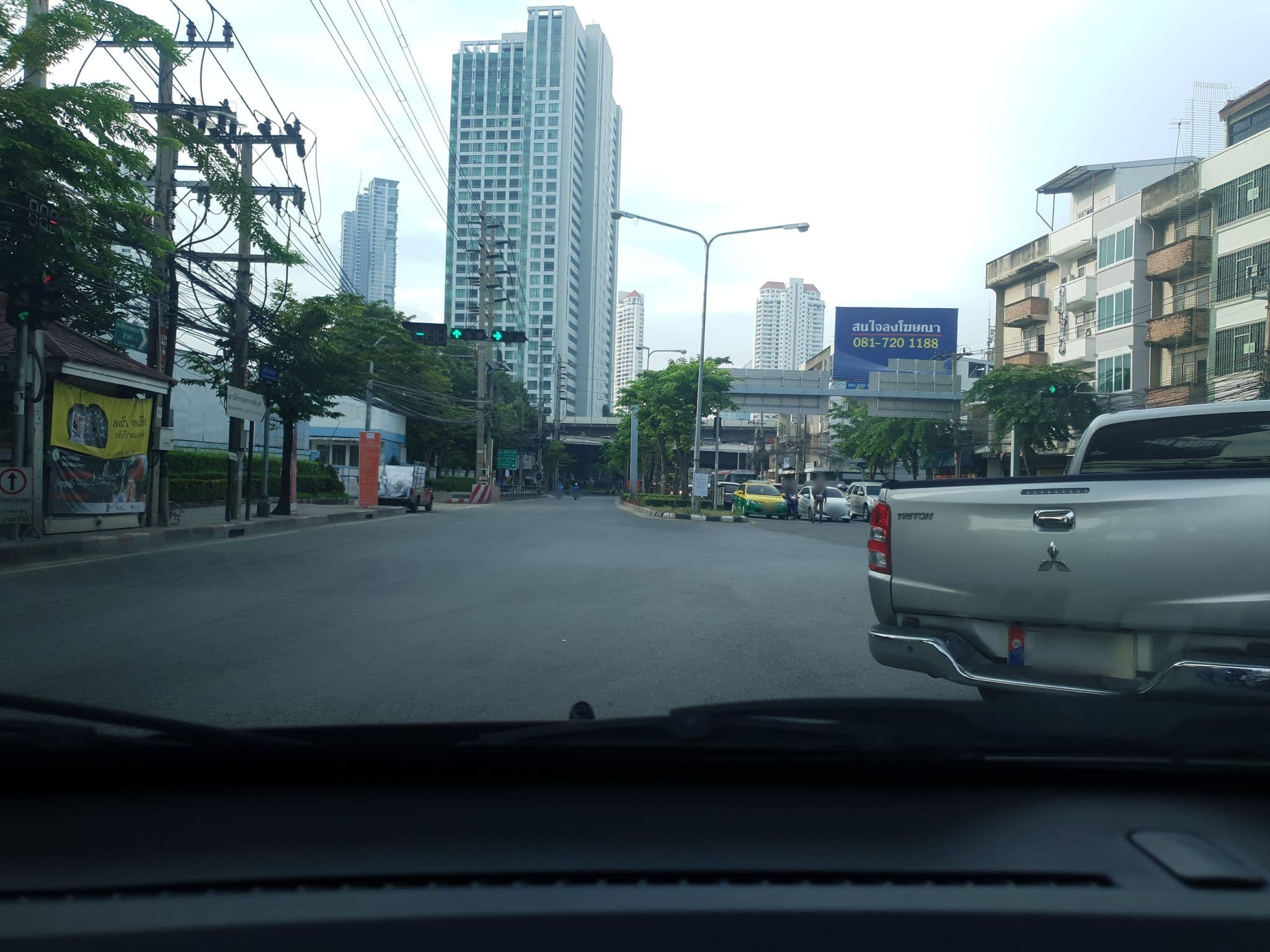 Street view near Riva Vibe Hotel Bangkok by PCL, Bang Rak Subdistrict — © jgauvasu (CC BY-SA · Mapillary)