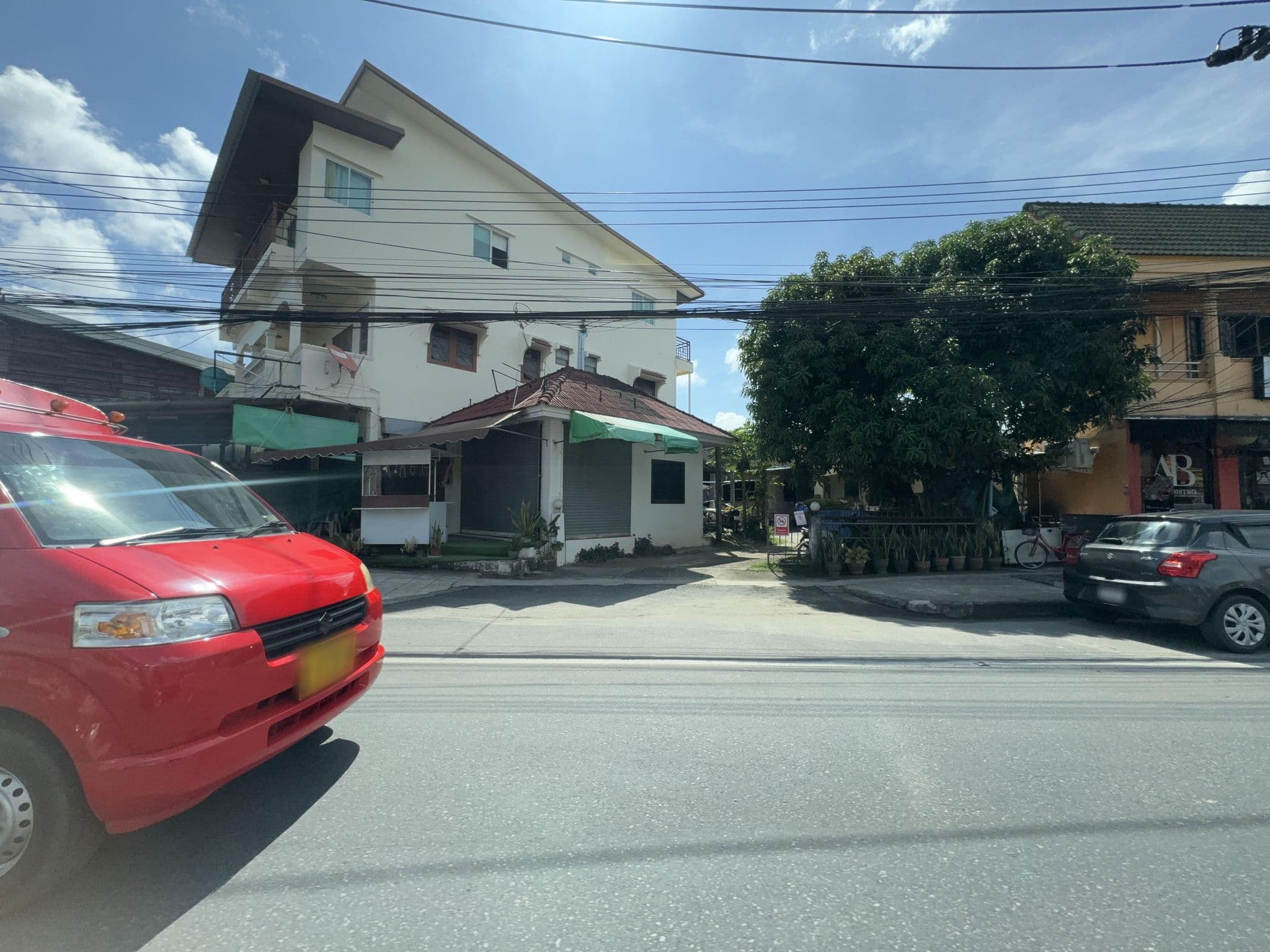 Street view near Ratana Platinum Resort, Ban Kamala