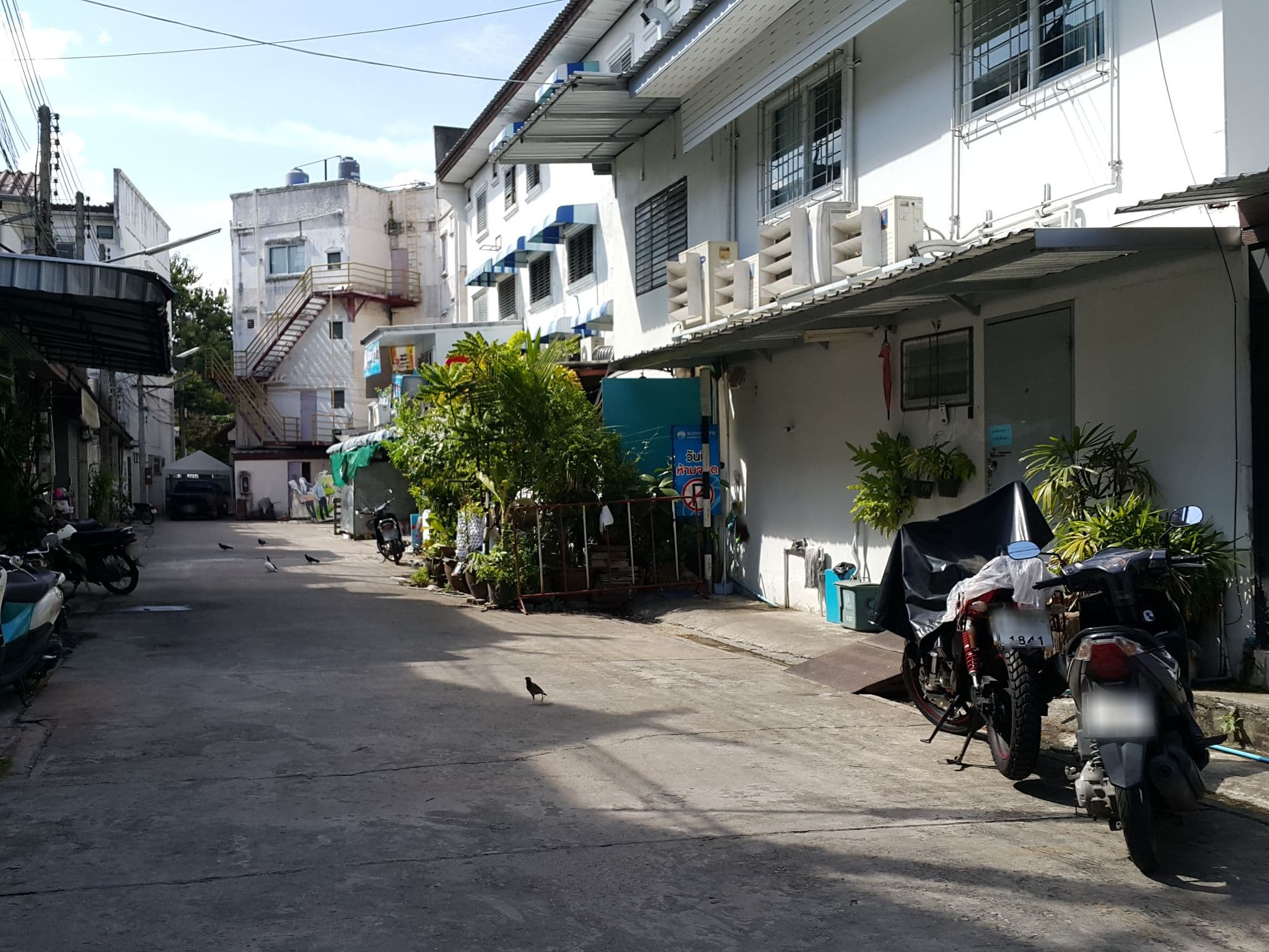 Street view near Hooman Hostel, Chiang Mai — © jrcarlsen (CC BY-SA · Mapillary)
