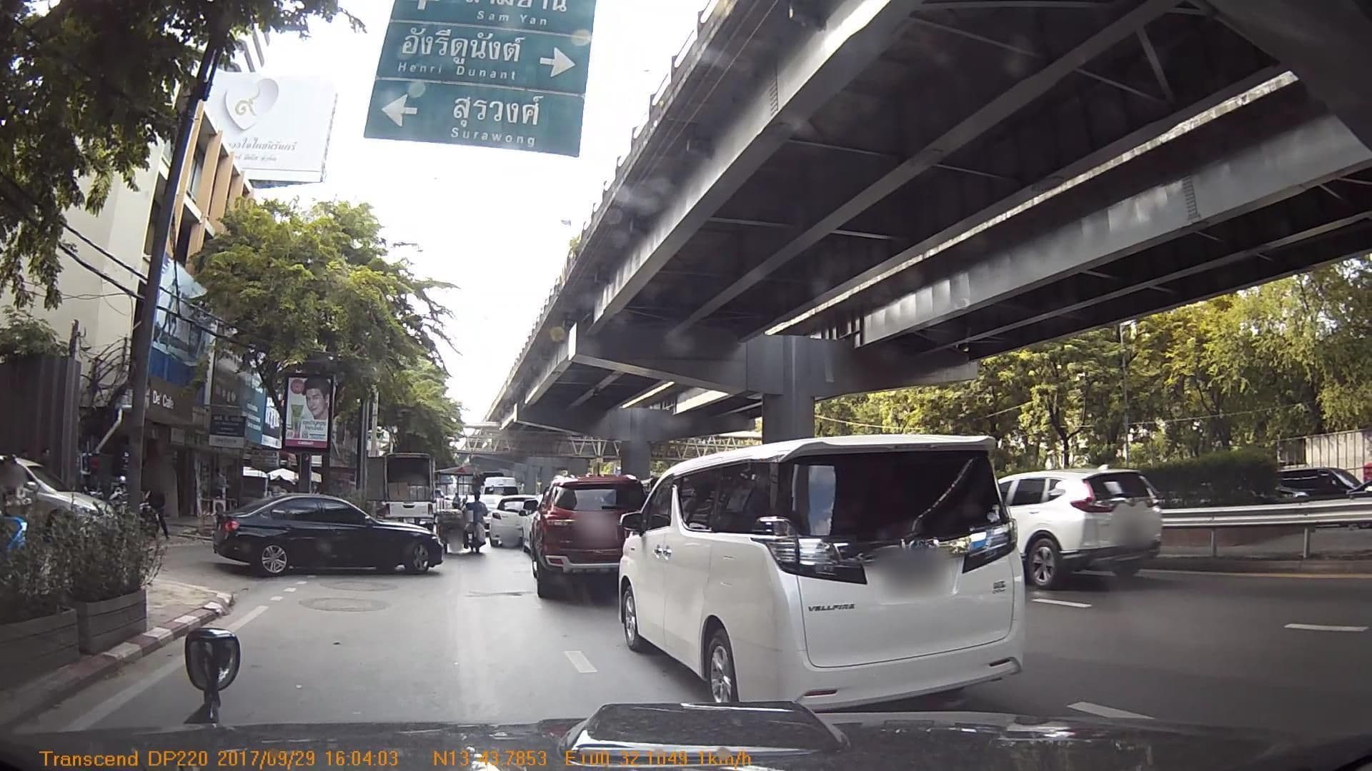 Street view near Crowne Plaza Bangkok Lumpini Park, Bang Rak