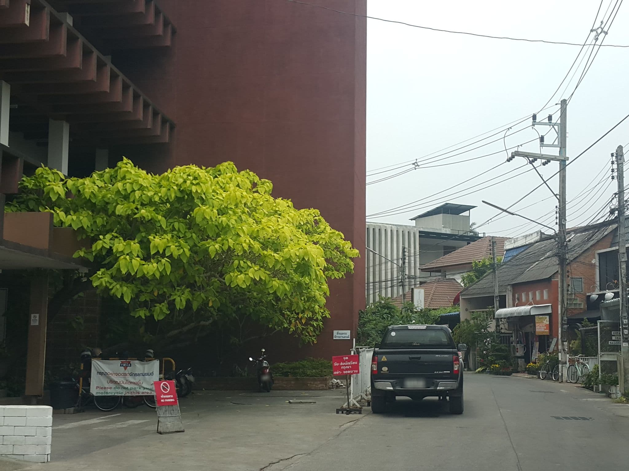 Street view near YMCA The International Hotel, Chiang Mai