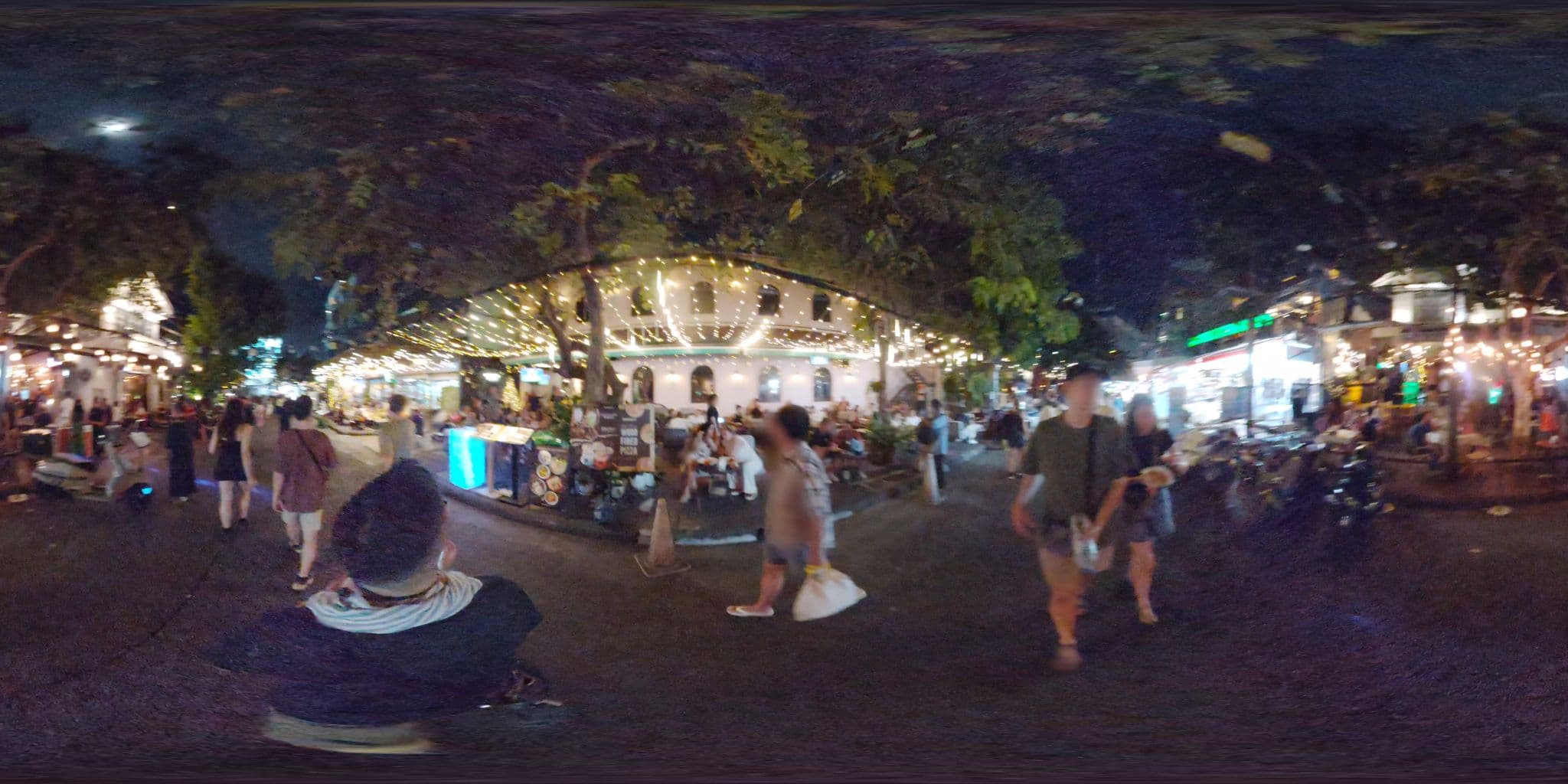 Street view near Rambuttri 154, Phra Nakhon