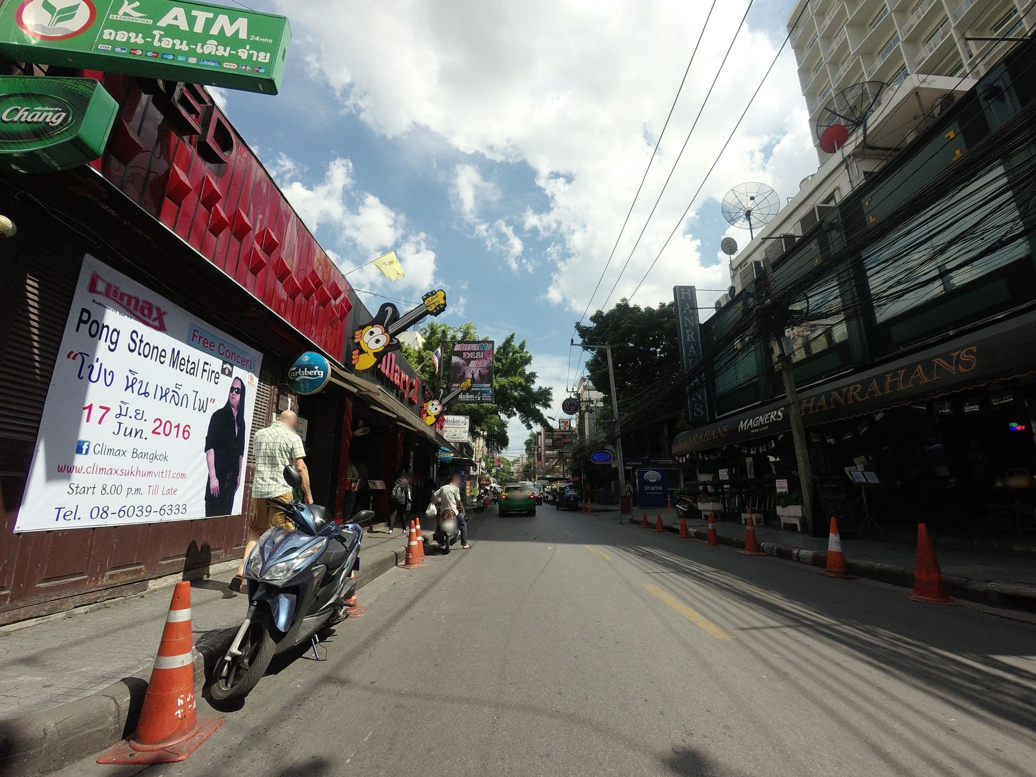 Street view near Shama Serviced Apartments, Makkasan — © mishari (CC BY-SA · Mapillary)