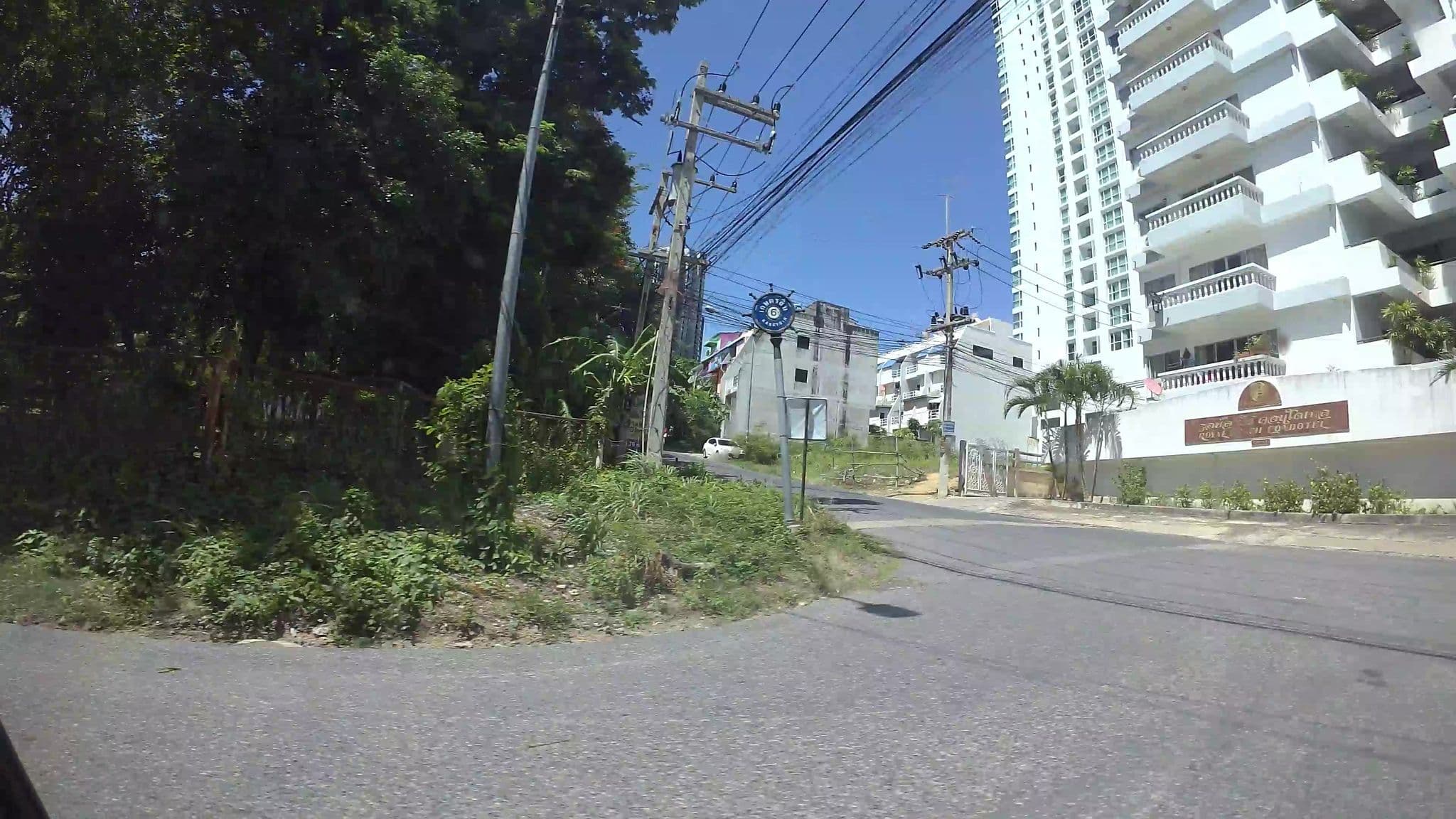 Street view near Royal Beach Condotel, Pattaya — © taylorsmock (CC BY-SA · Mapillary)