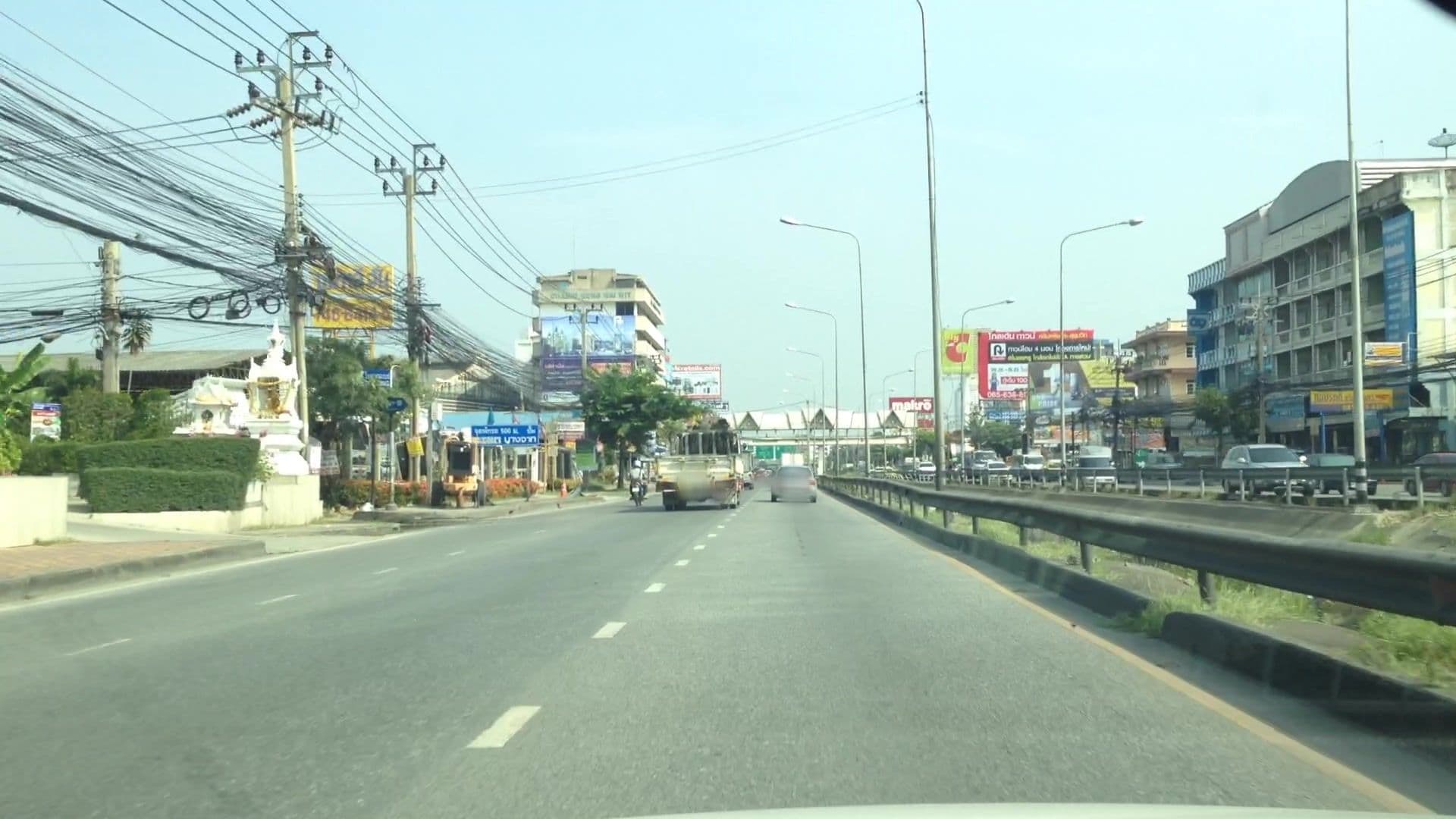 Street view near Bay Hotel, Bang Na — © lvl5 (CC BY-SA · Mapillary)