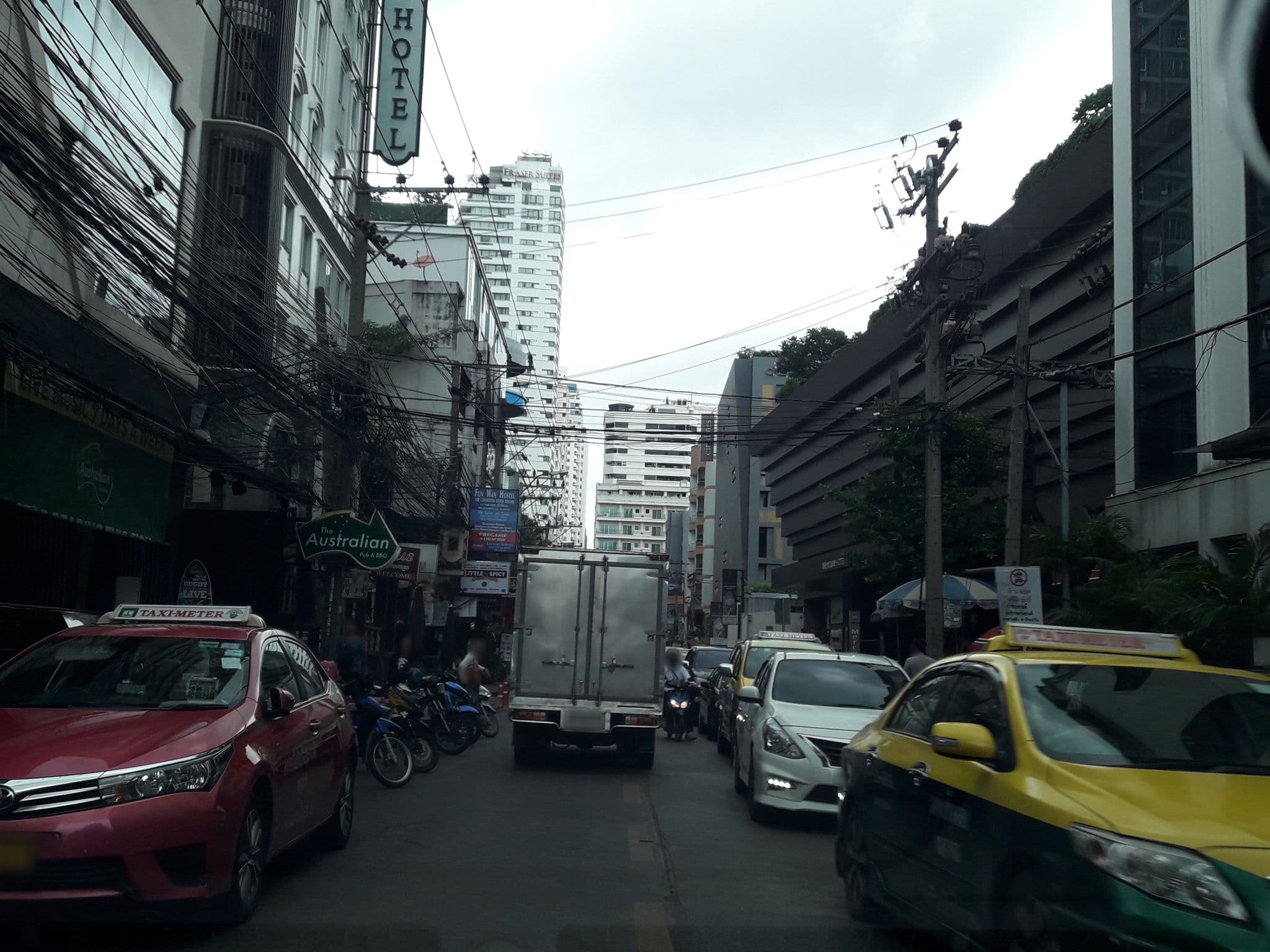 Street view near Pipa Hotel, Makkasan