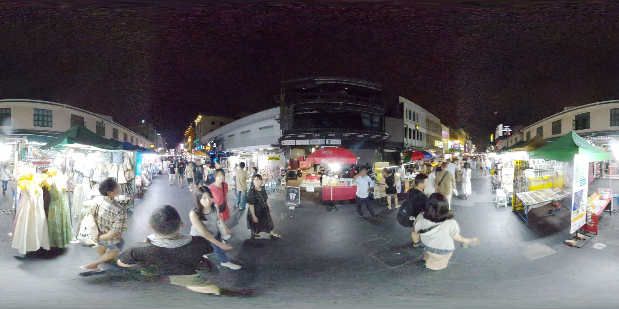 Street view near Center Point Hotel, Phra Nakhon