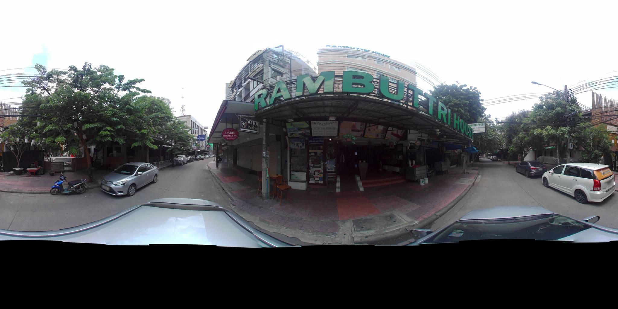 Street view near Star Dome Inn, Phra Nakhon