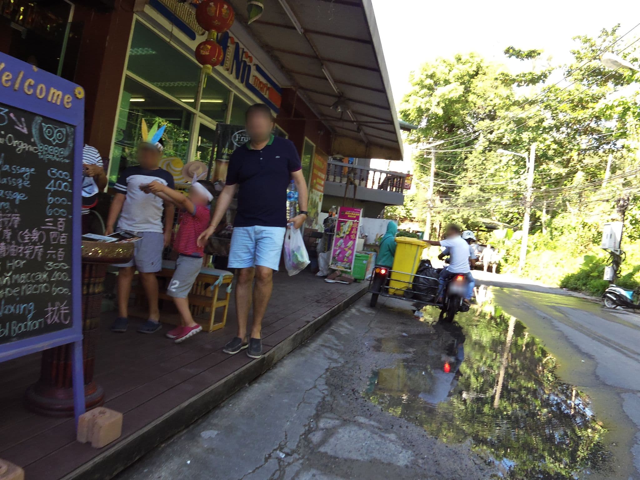Street view near Ann Guesthouse, Ban Karon — © skillsy (CC BY-SA · Mapillary)