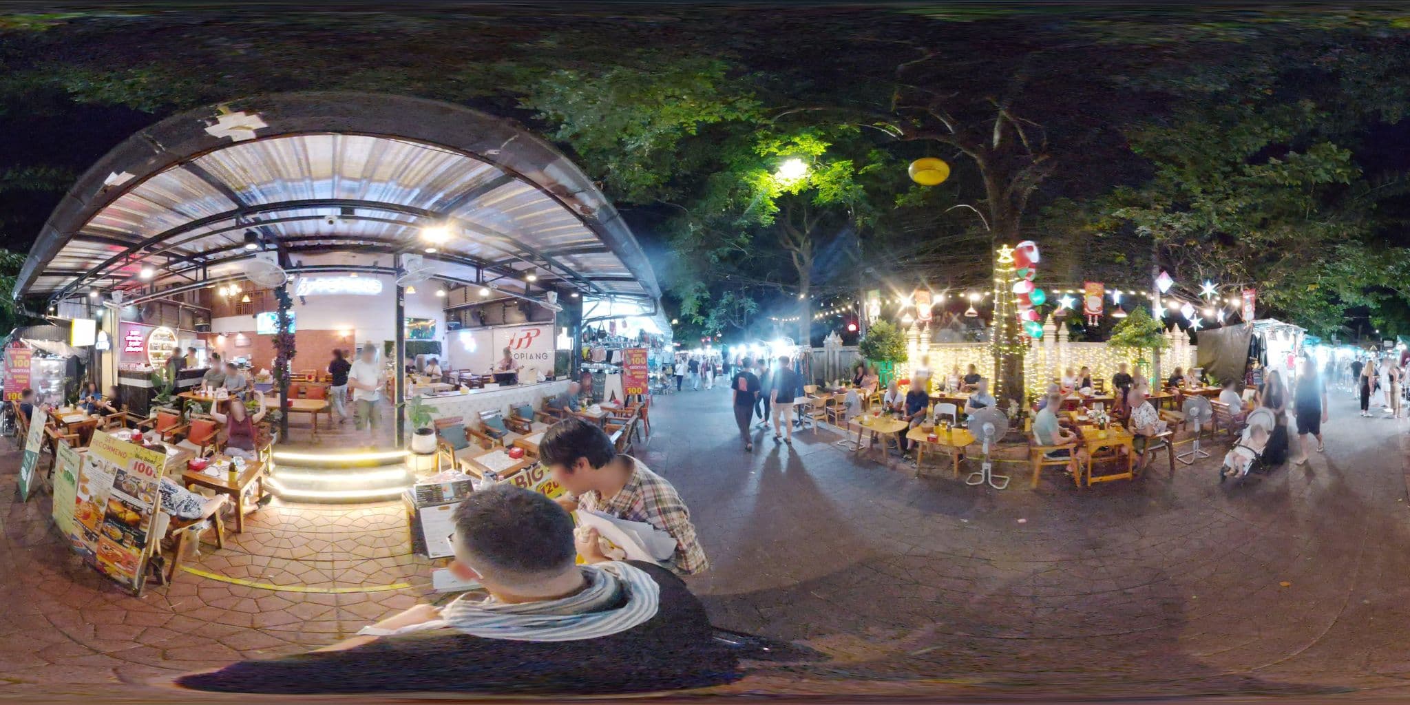 Street view near Lamphu House, Phra Nakhon