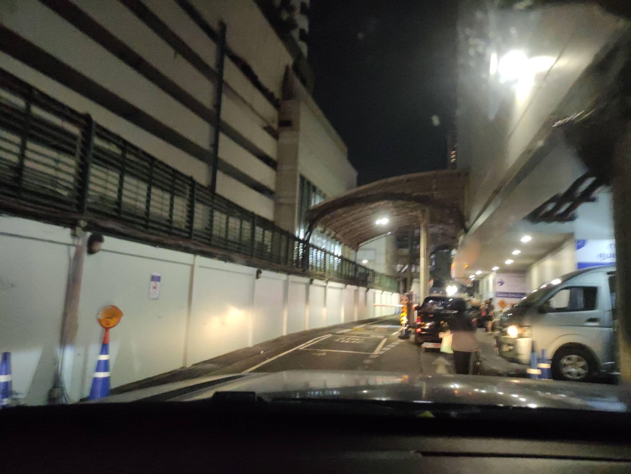 Street view near Grand Diamond Suites Hotel, Makkasan — © kasetitkml_pipitchai (CC BY-SA · Mapillary)