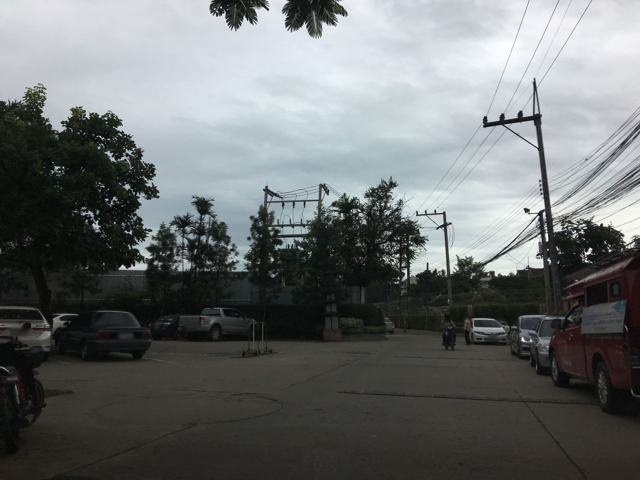 Street view near Holiday Garden Hotel, Chiang Mai — © wapriz (CC BY-SA · Mapillary)