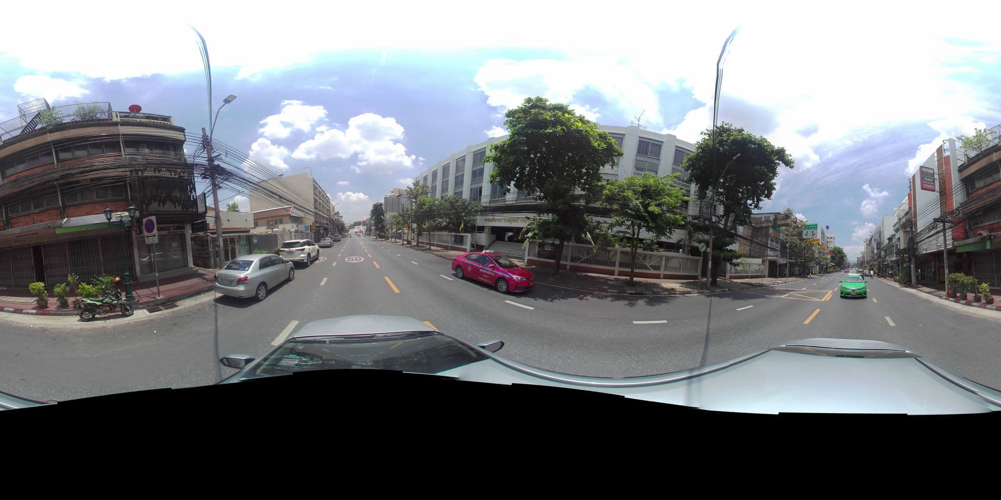 Street view near Banglumpoo Place, Phra Nakhon