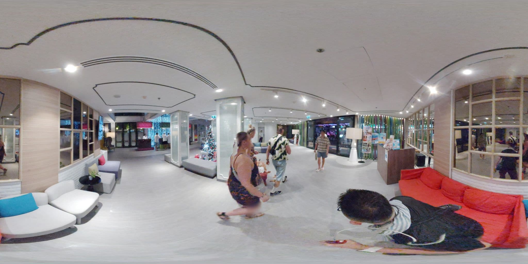 Street view near Tinidee Trendy, Phra Nakhon