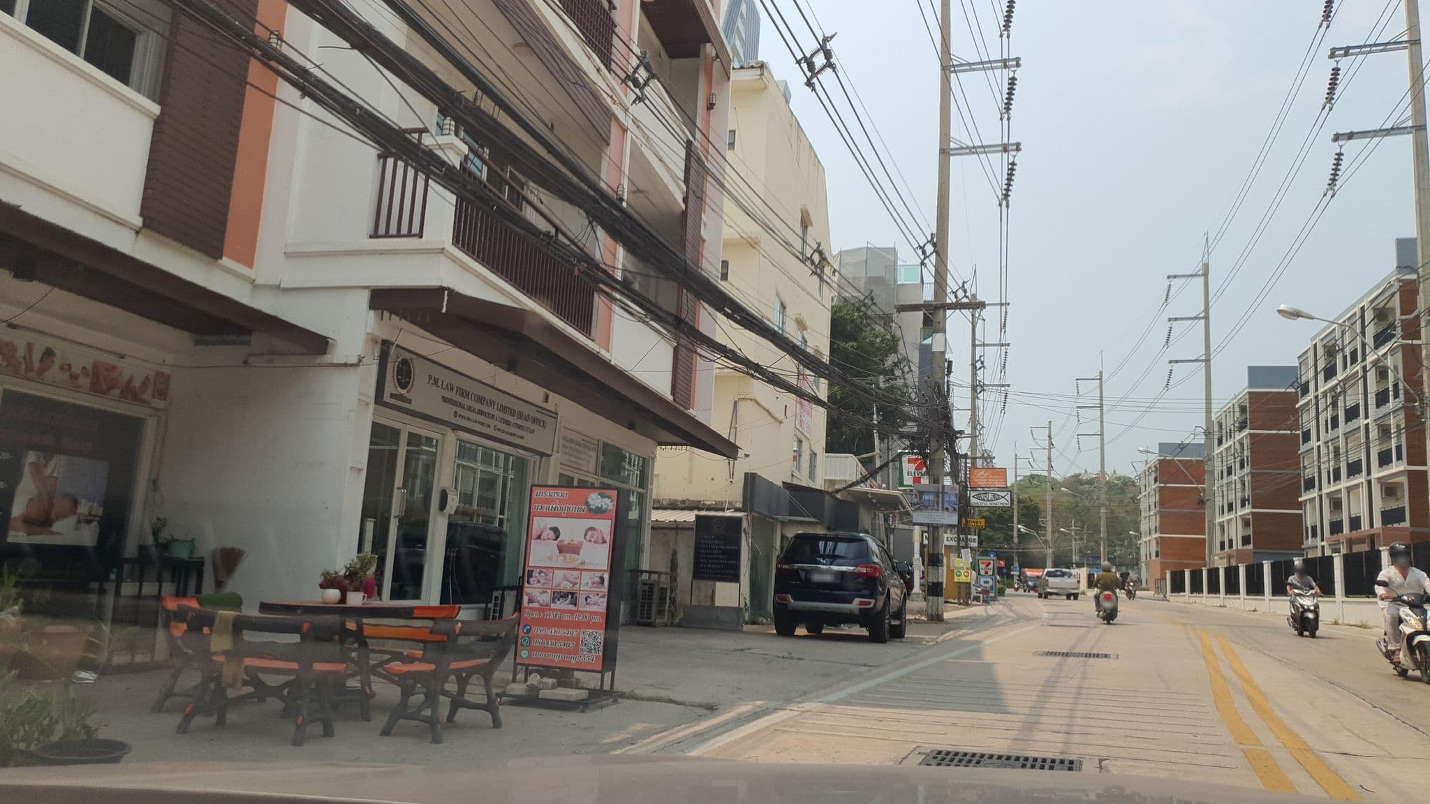 Street view near Hotel Victoria, Pattaya