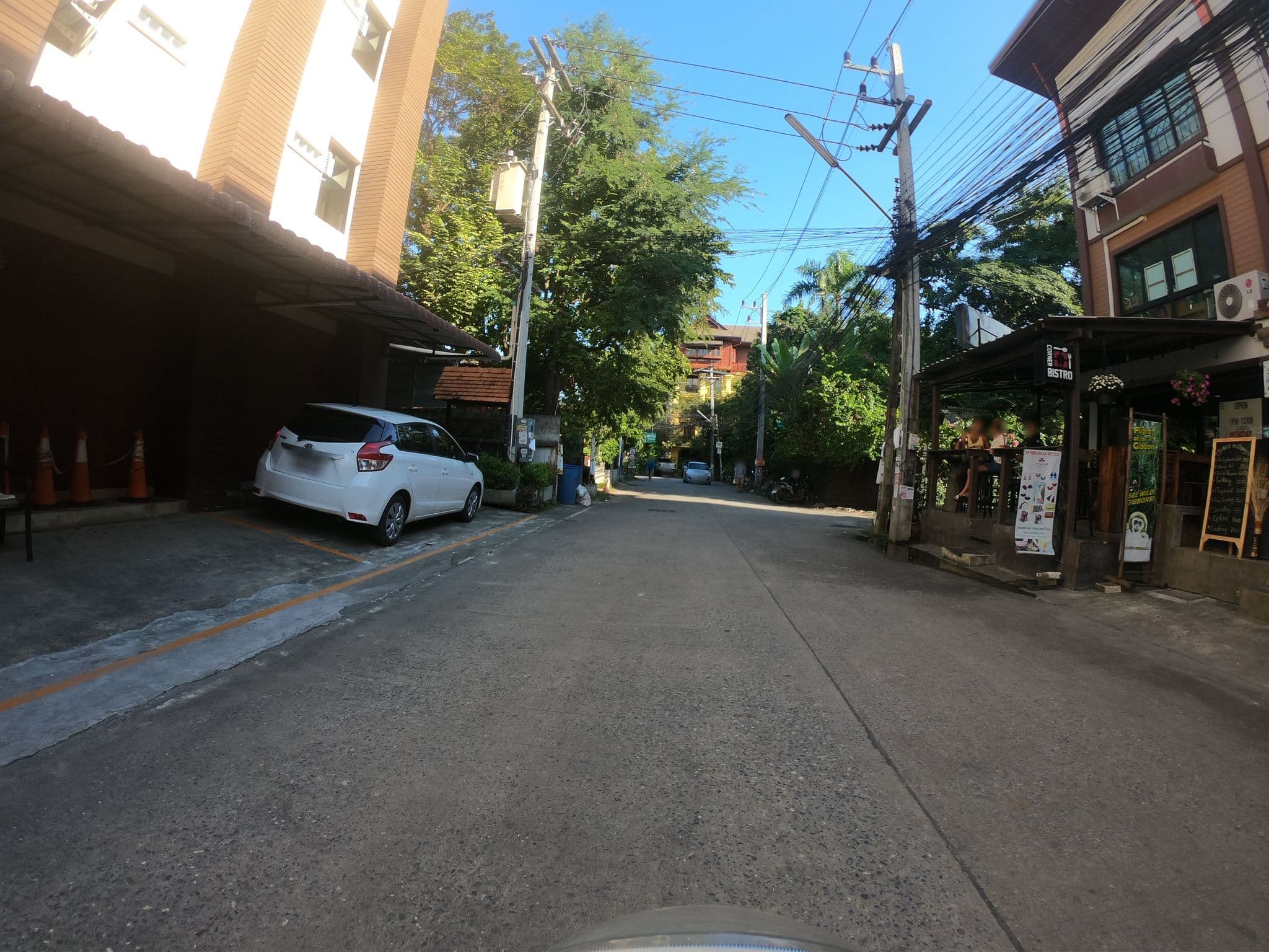 Street view near Varada Place, Chiang Mai — © chanuwath_grab (CC BY-SA · Mapillary)