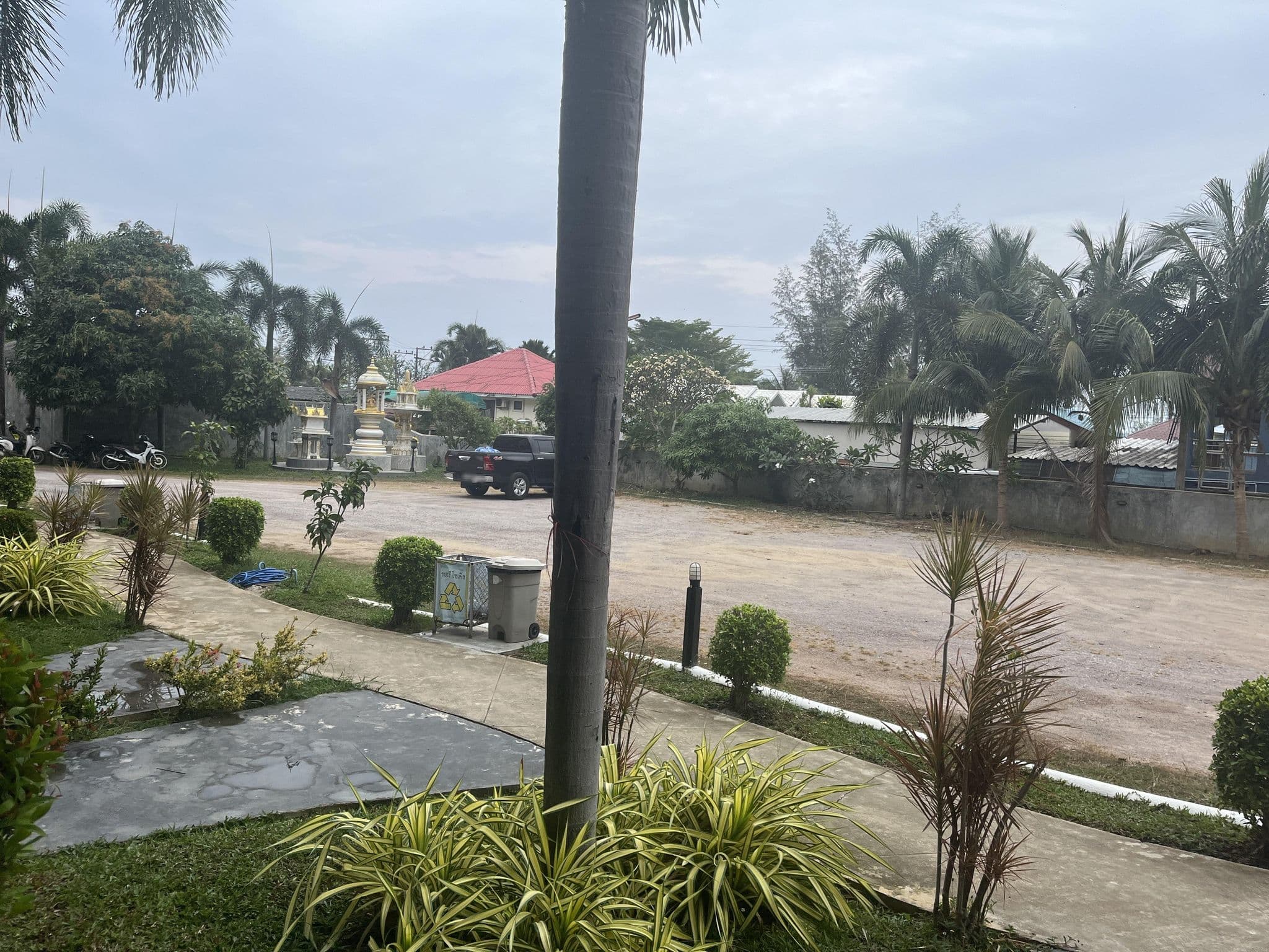 Street view near Na Nicha Ban Krut Resort, Bang Saphan — © LL06 (CC BY-SA · Mapillary)