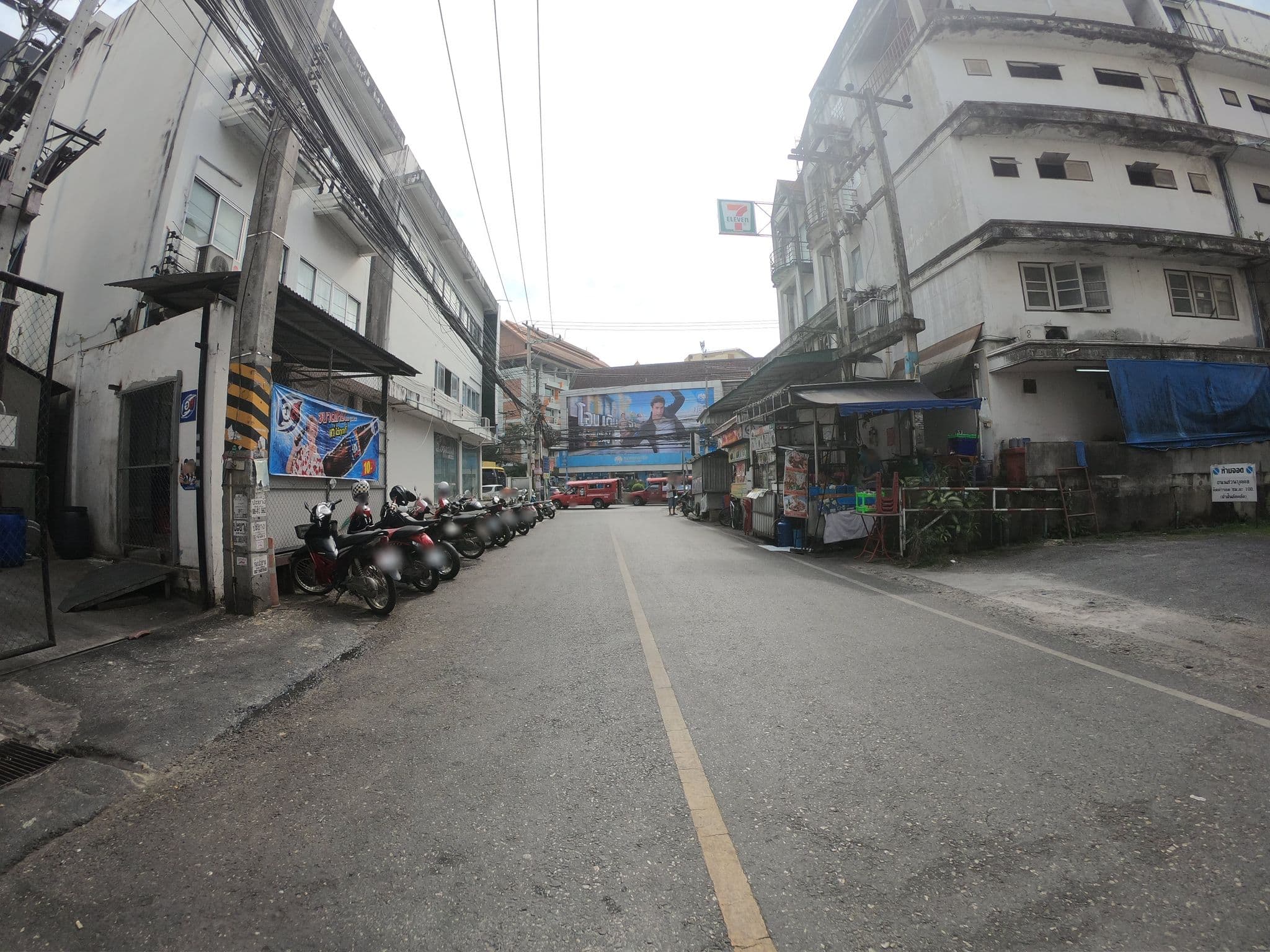 Street view near ibis Styles, Chiang Mai