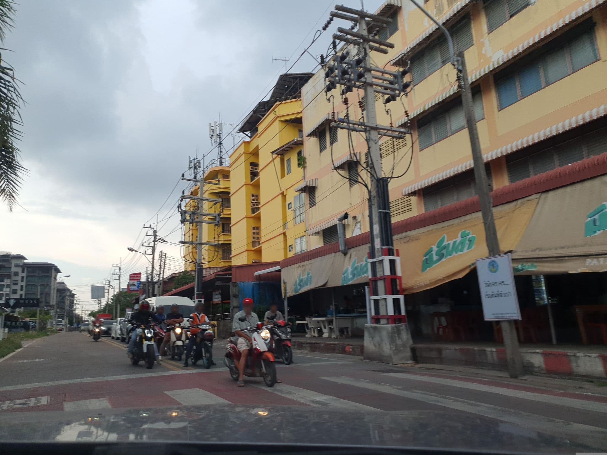 Street view near Thai Udom Apartment, Pattaya — © jrcarlsen (CC BY-SA · Mapillary)