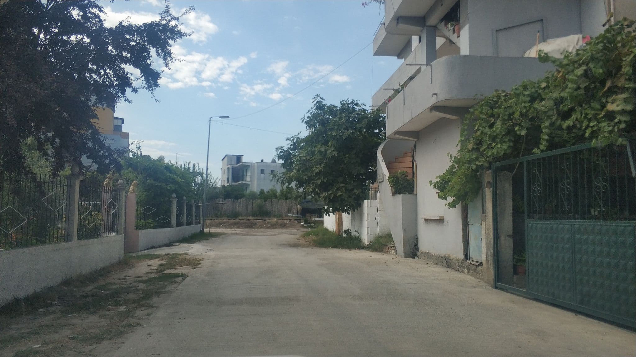 Street view near Papa, Rrashbull — © freddouhelk (CC BY-SA · Mapillary)