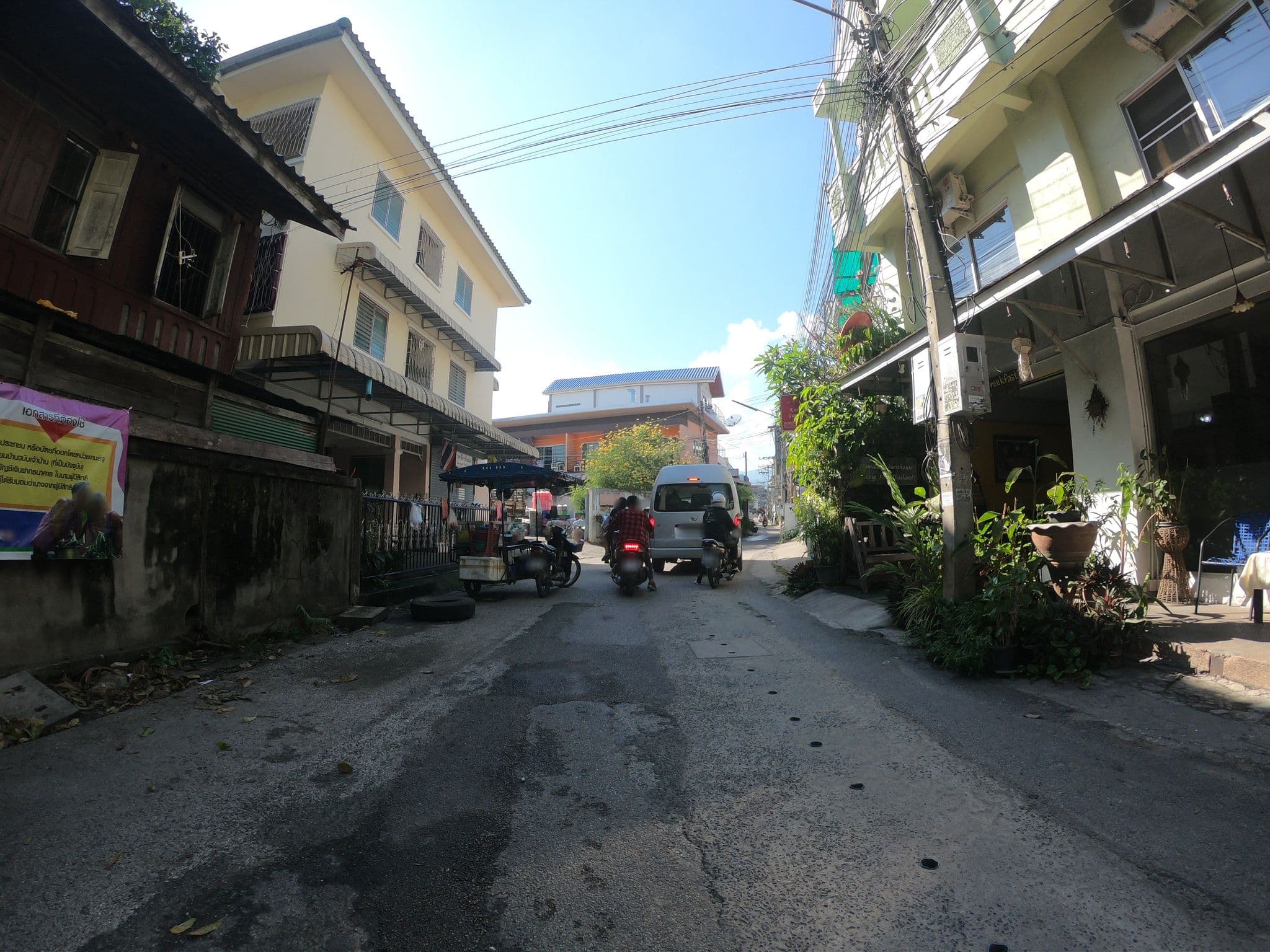 Street view near Kamala's Guesthouse, Chiang Mai